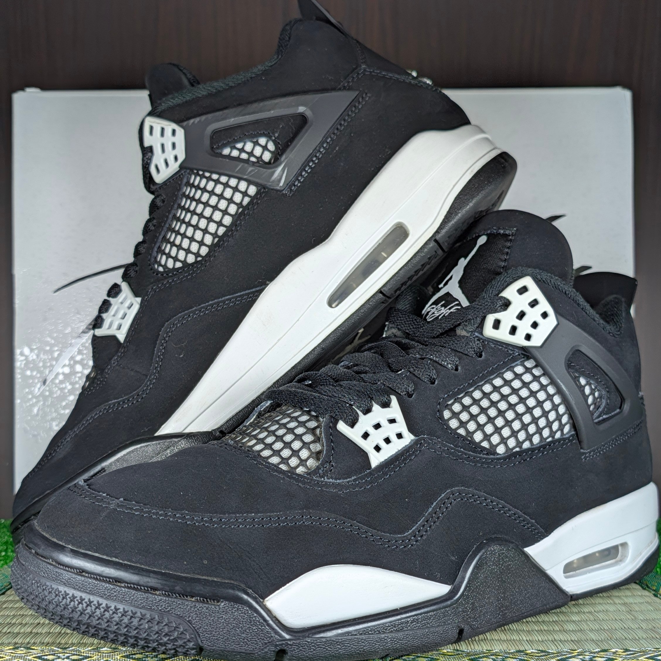 Nike Air Jordan 4 Retro "White Thunder"
