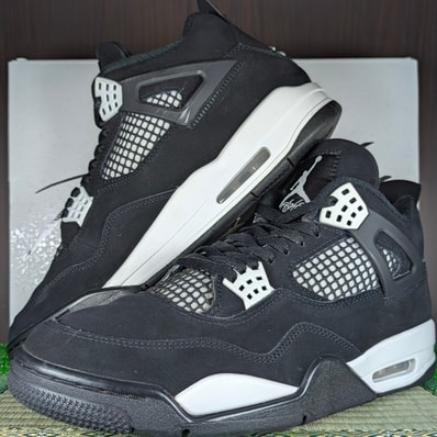 Nike Air Jordan 4 Retro "White Thunder"