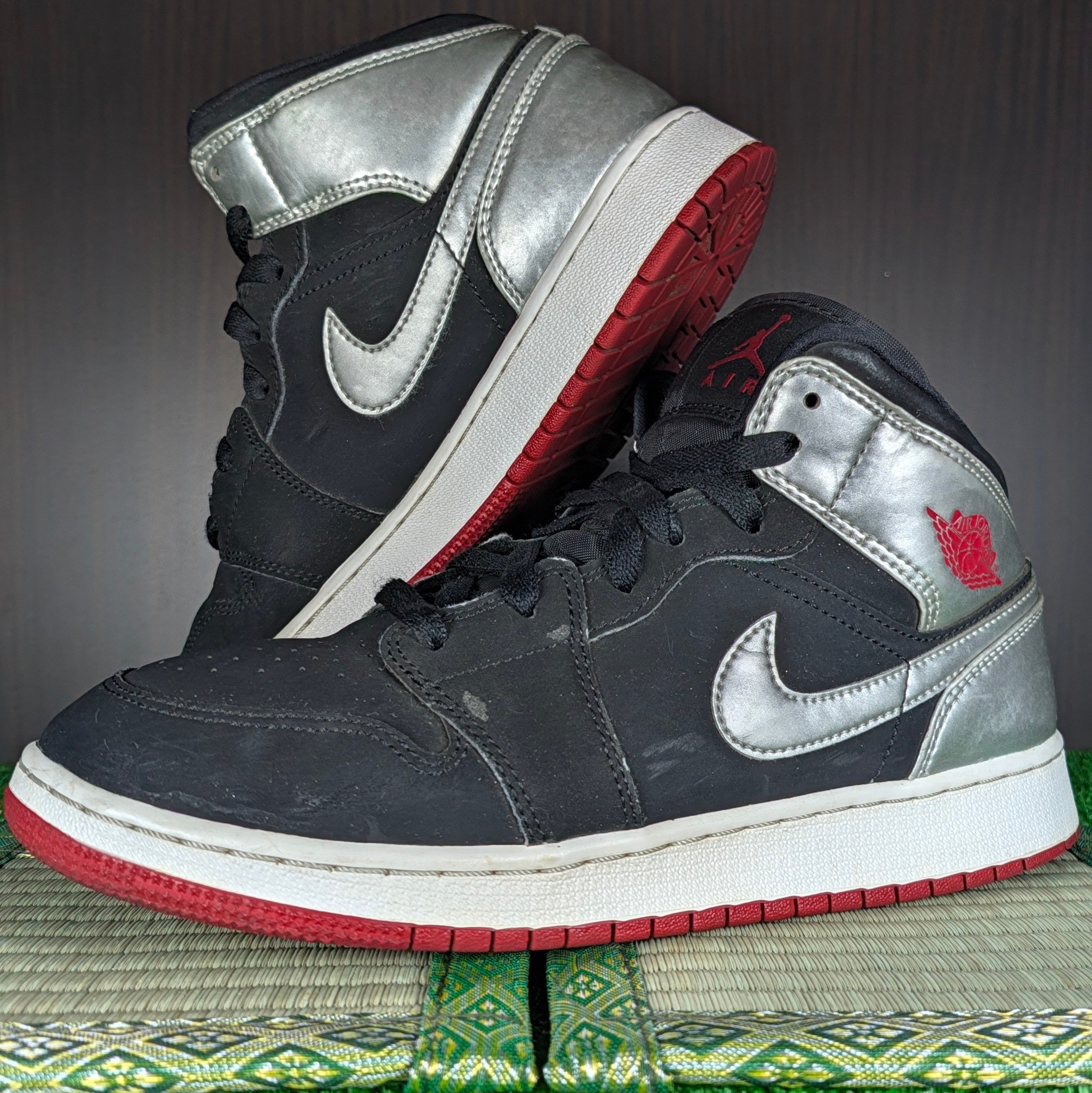 Nike GS Air Jordan 1 Mid "Black/Gym Red"