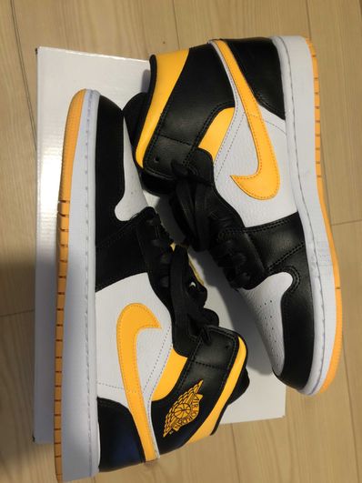 Nike Women's Air Jordan 1 Mid SE "Laser Orange Black"