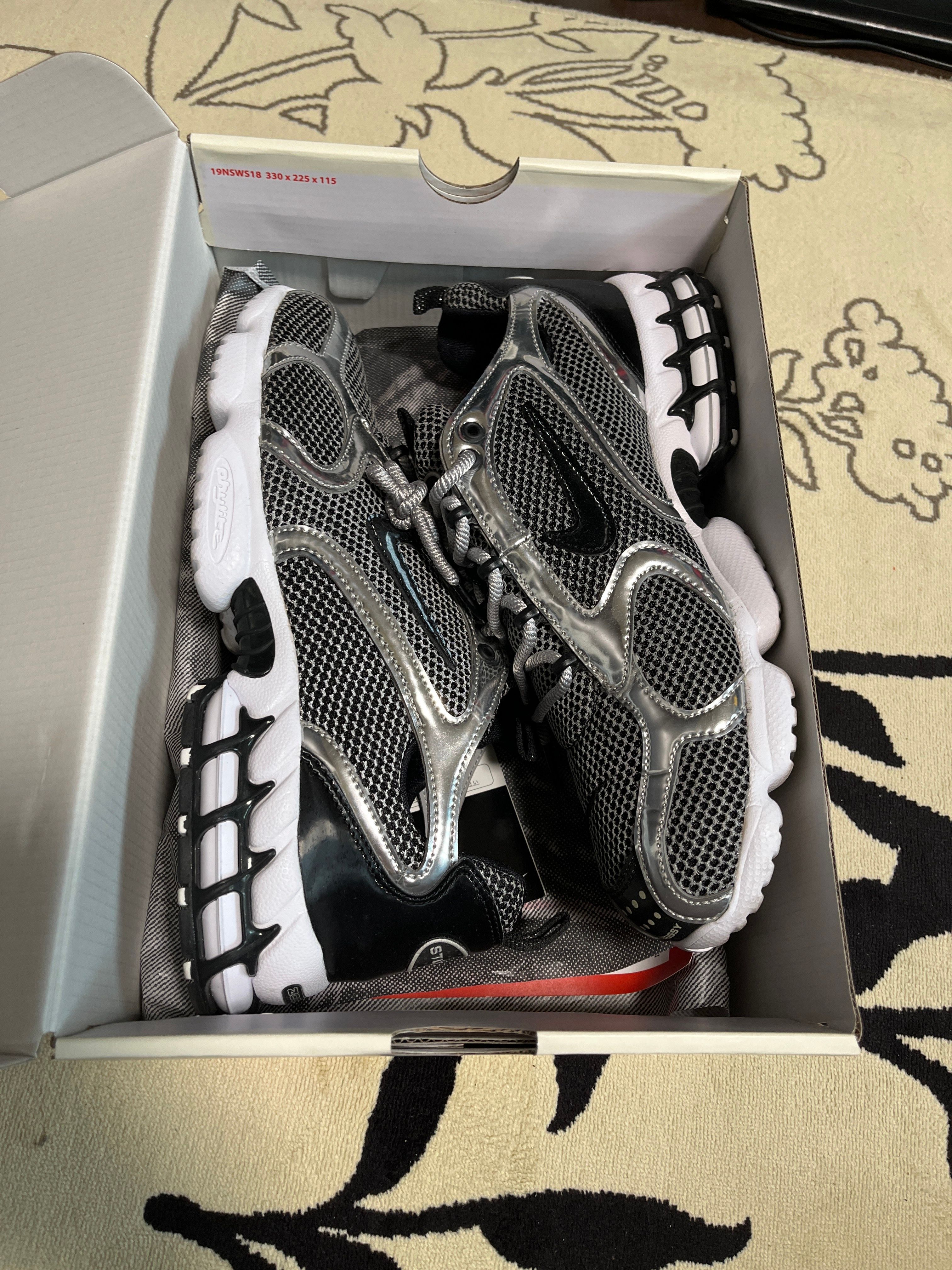 STUSSY × NIKE AIR ZOOM SPIRIDON CAGED "PURE PLATINUM/BLACK-WHITE"