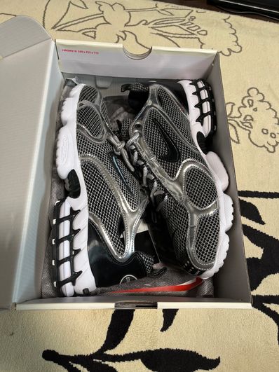 STUSSY × NIKE AIR ZOOM SPIRIDON CAGED "PURE PLATINUM/BLACK-WHITE"