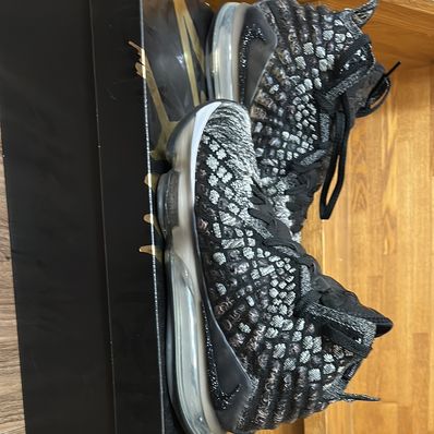 Nike LeBron 17 "Black/White"