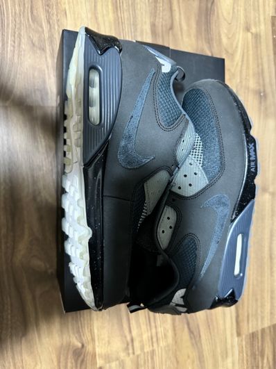 UNDEFEATED × Nike Air Max 90 "Black/Rush Pink"