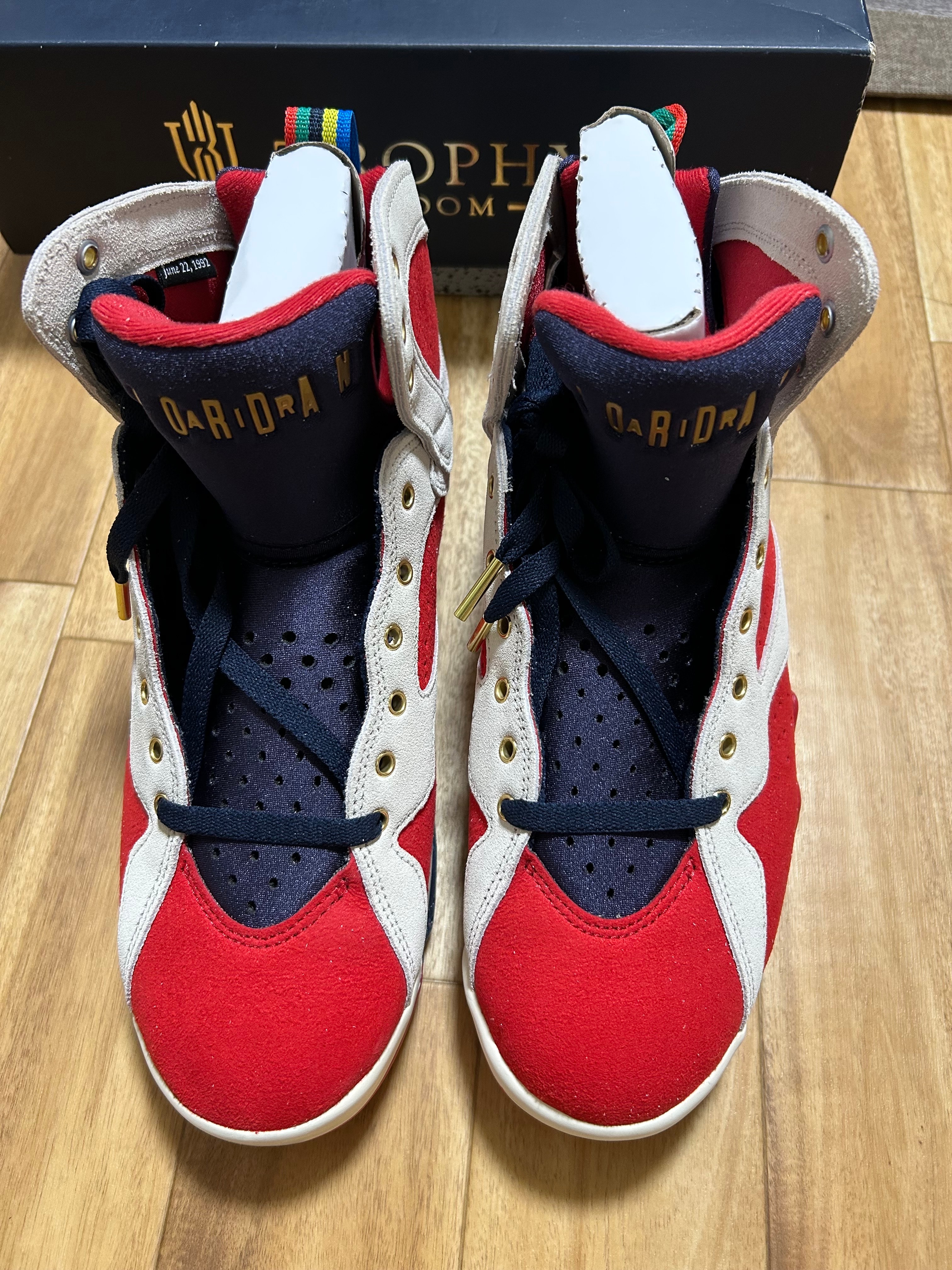 トロフィールーム × ナイキ エアジョーダン7 "トゥルーレッド アンド オブシディアン"