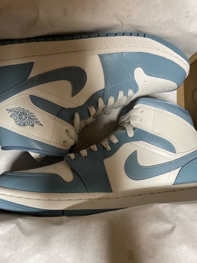 Nike Women's Air Jordan 1 Mid "University Blue"