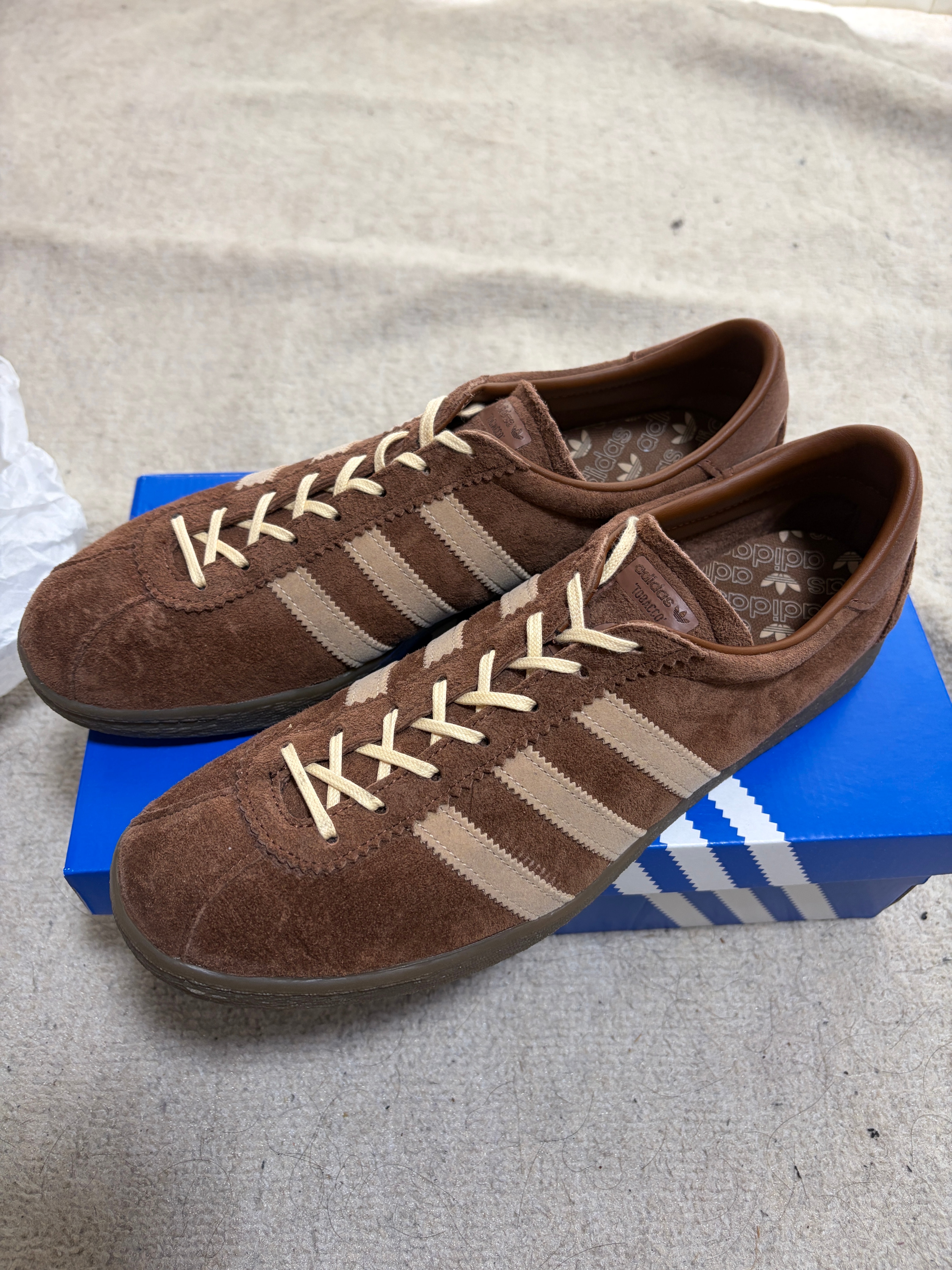 アディダス タバコ "プリラブドブラウン/マジックベージュ/ガム"