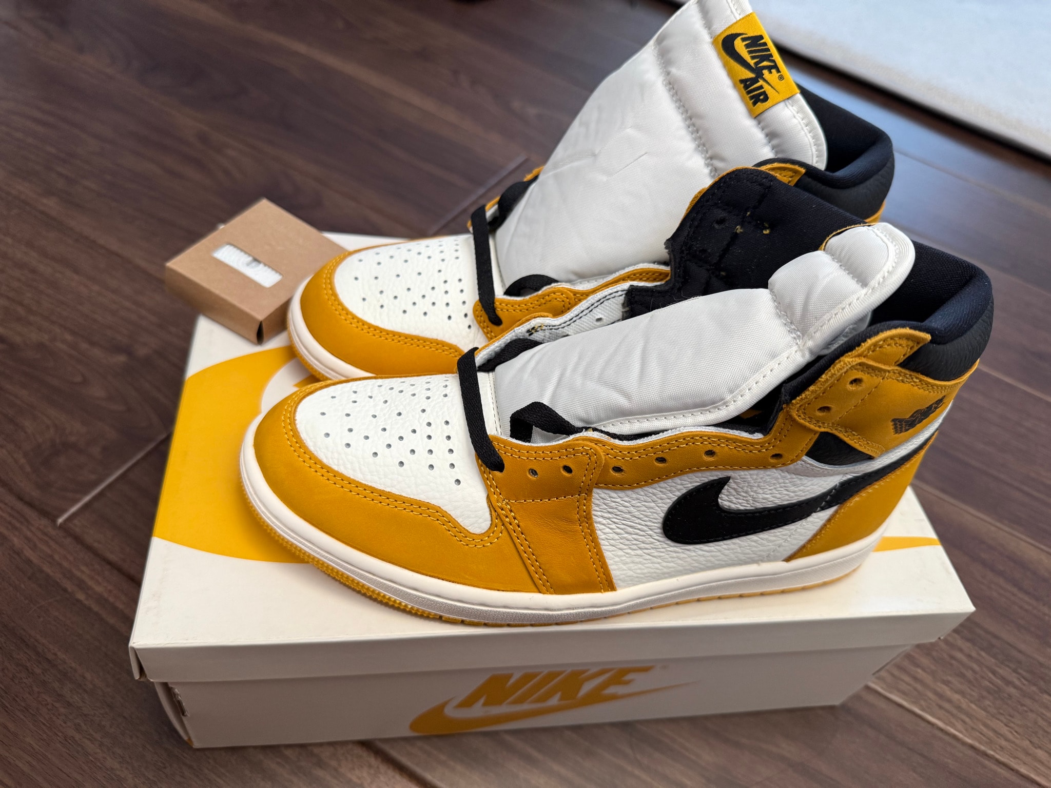Nike Air Jordan 1 Retro High OG "Yellow Ochre"