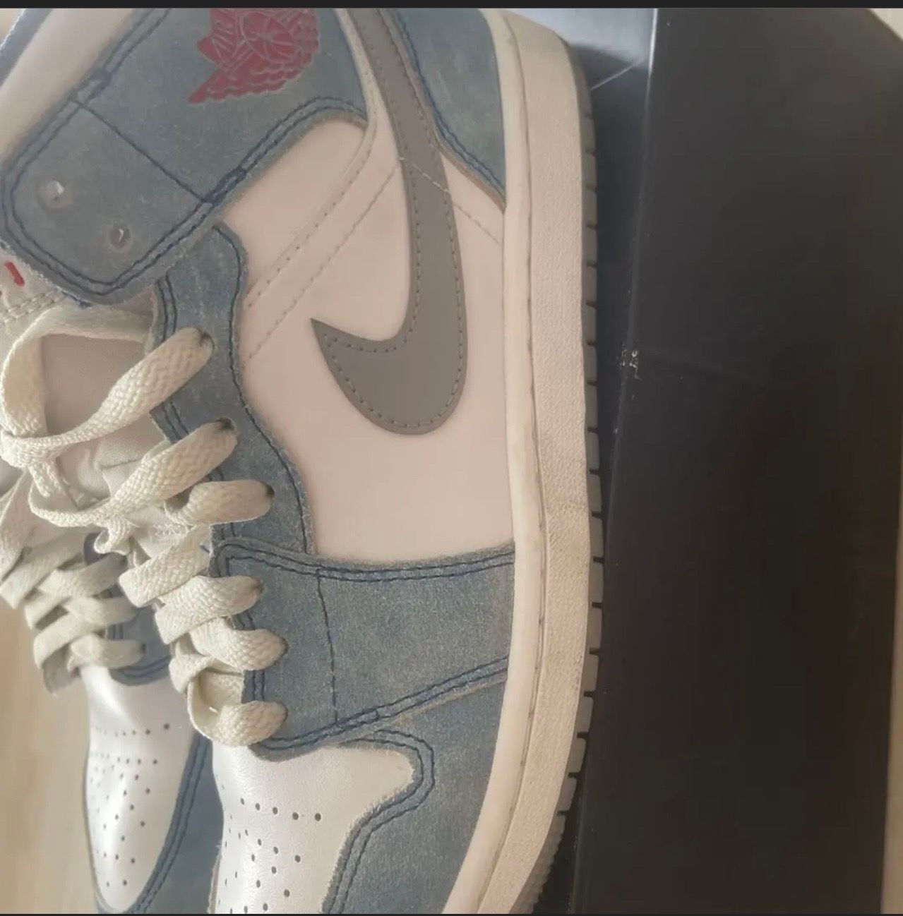 Nike Air Jordan 1 Mid SE "White/Hyper Royal/Red"