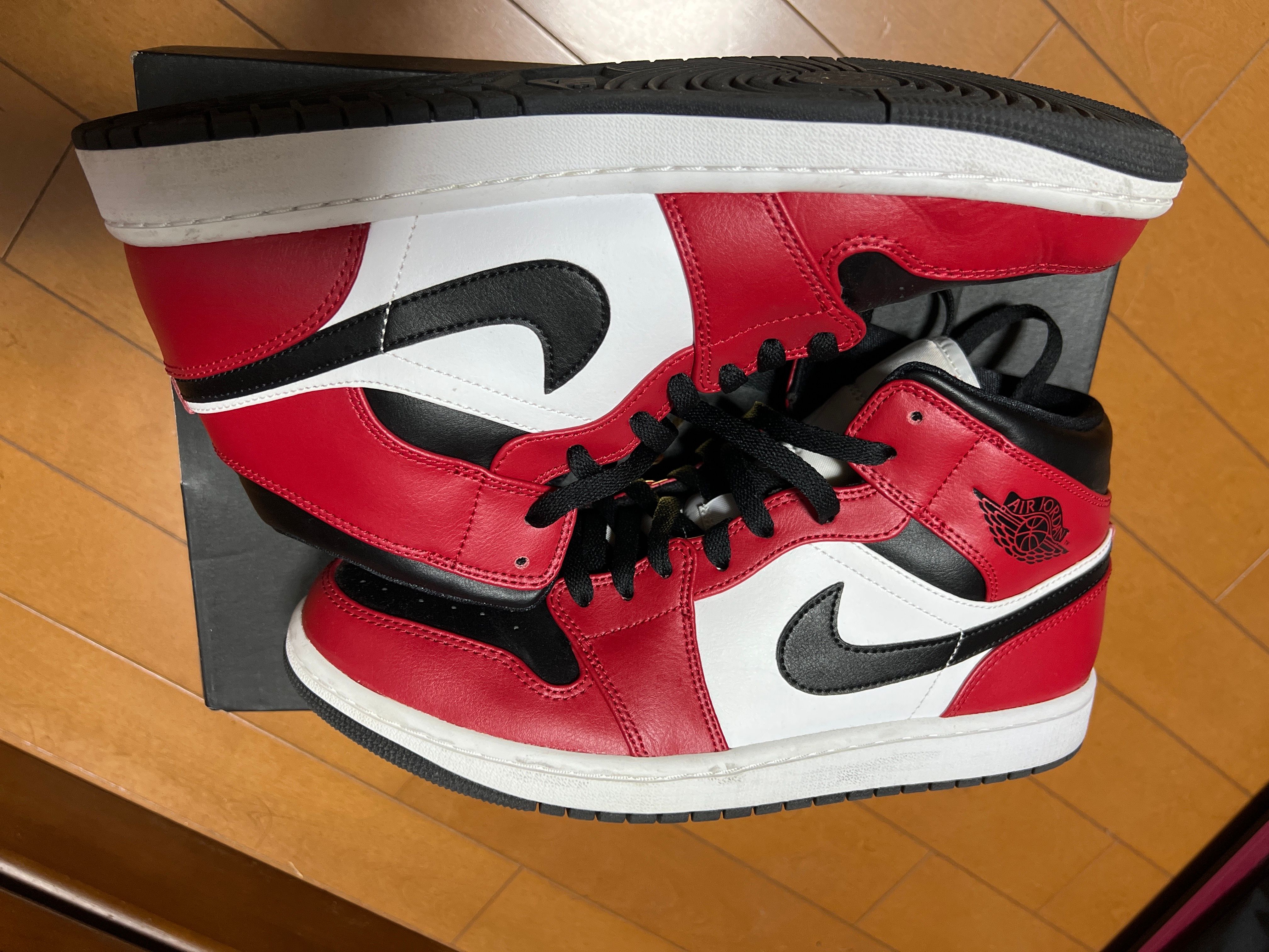 Nike Air Jordan 1 Mid "Chicago Black Toe"