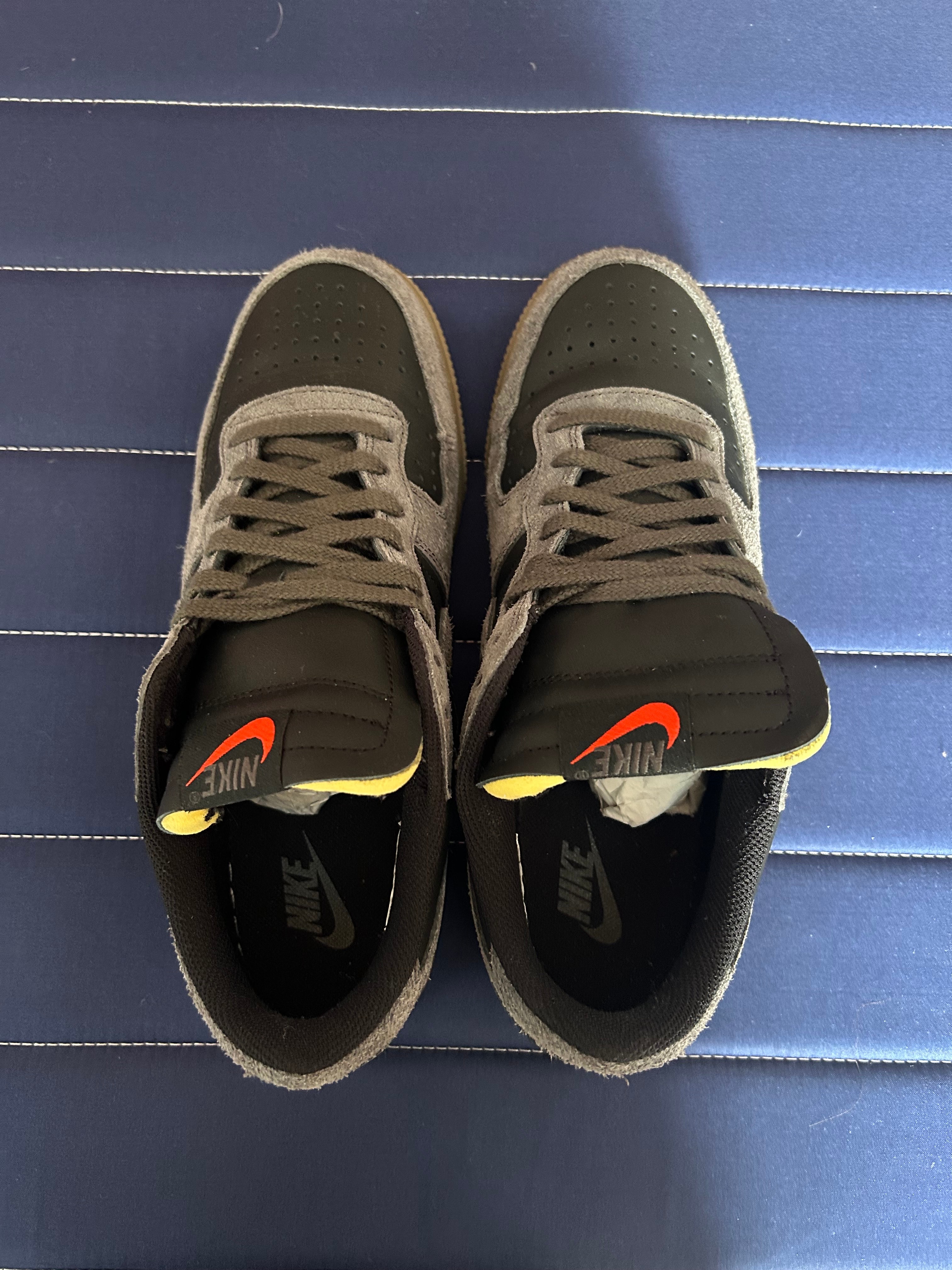 ナイキ ターミネーター ロー "ブラック アンド ミディアムアッシュ"