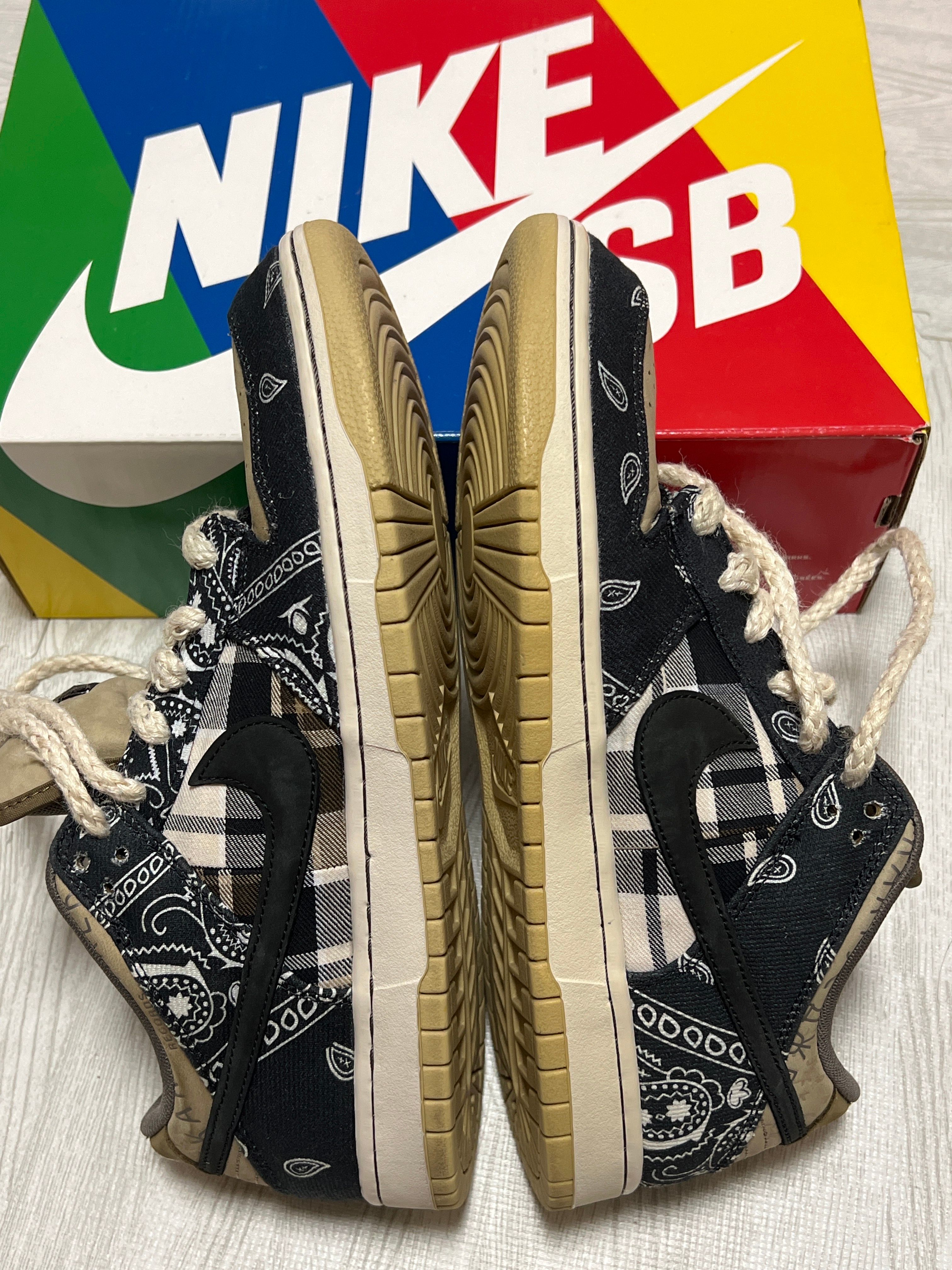 Travis Scott × Nike SB Dunk Low "Black/Parachute Beige"
