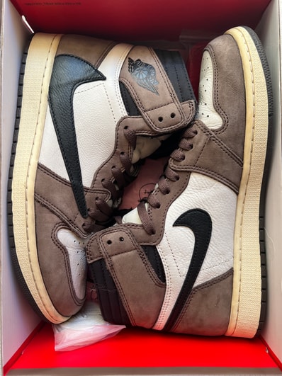 Travis Scott × Nike Air Jordan 1 Retro High OG TS SP "Sail/Dark Mocha"