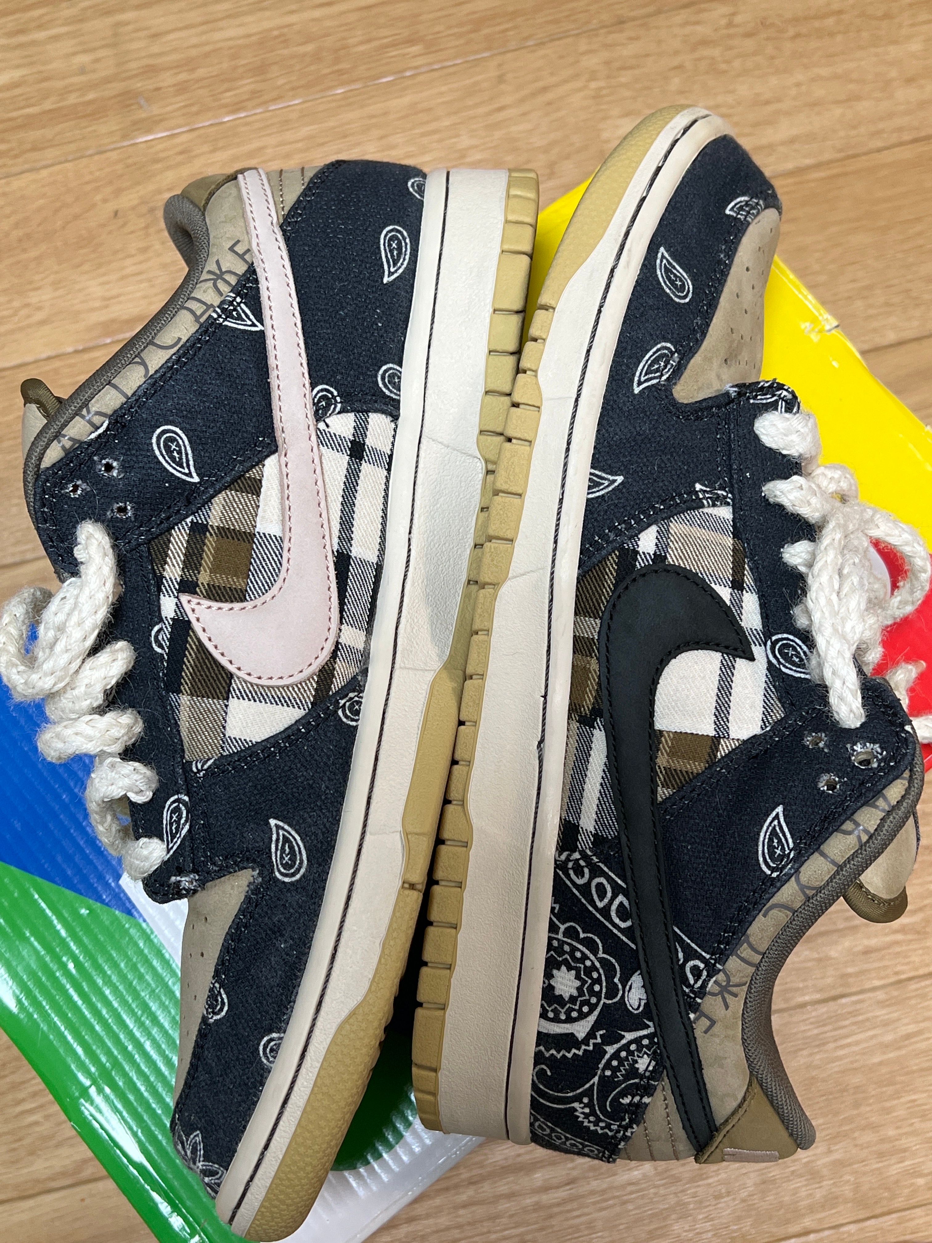 Travis Scott × Nike SB Dunk Low "Black/Parachute Beige"