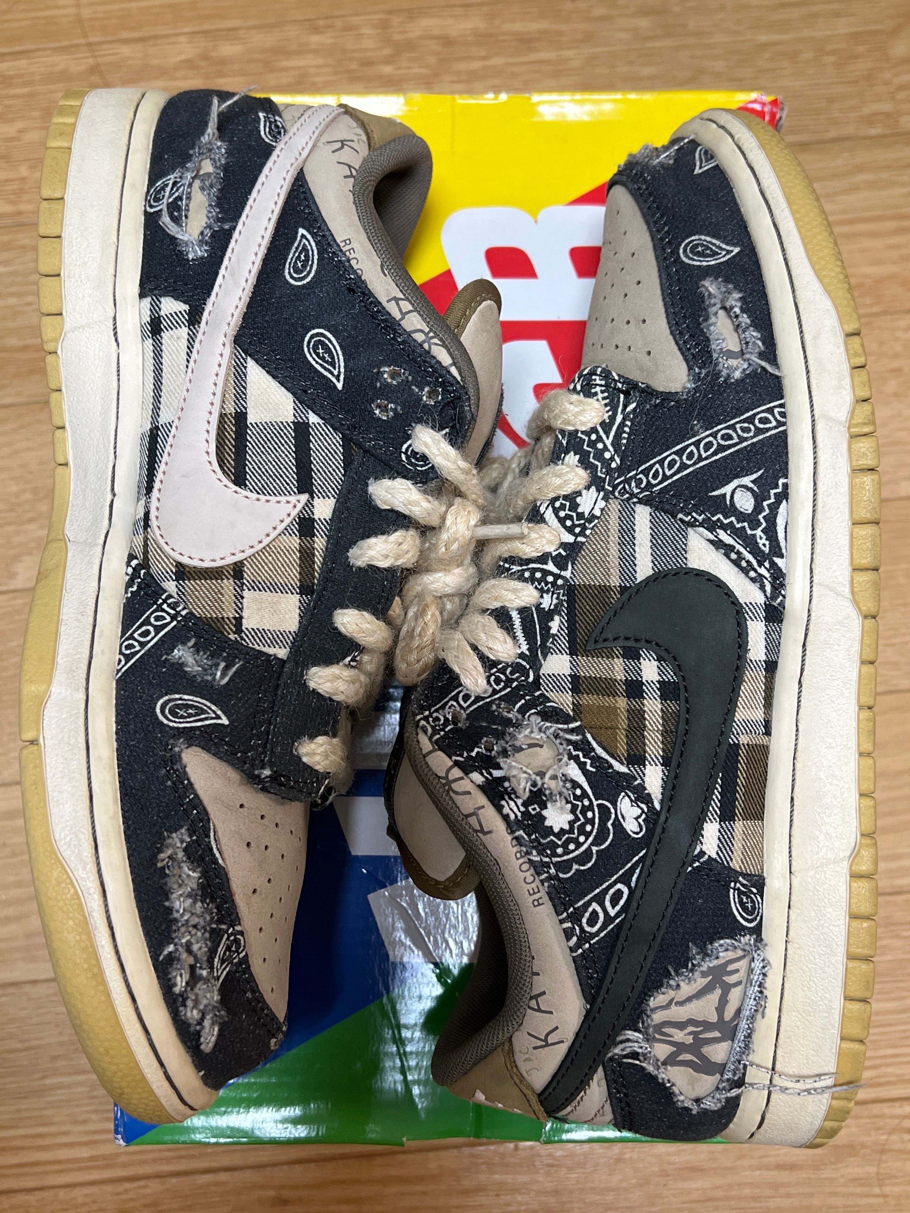 Travis Scott × Nike SB Dunk Low "Black/Parachute Beige"