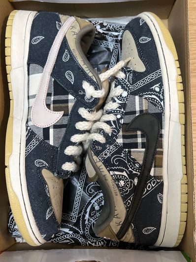 Travis Scott × Nike SB Dunk Low "Black/Parachute Beige"