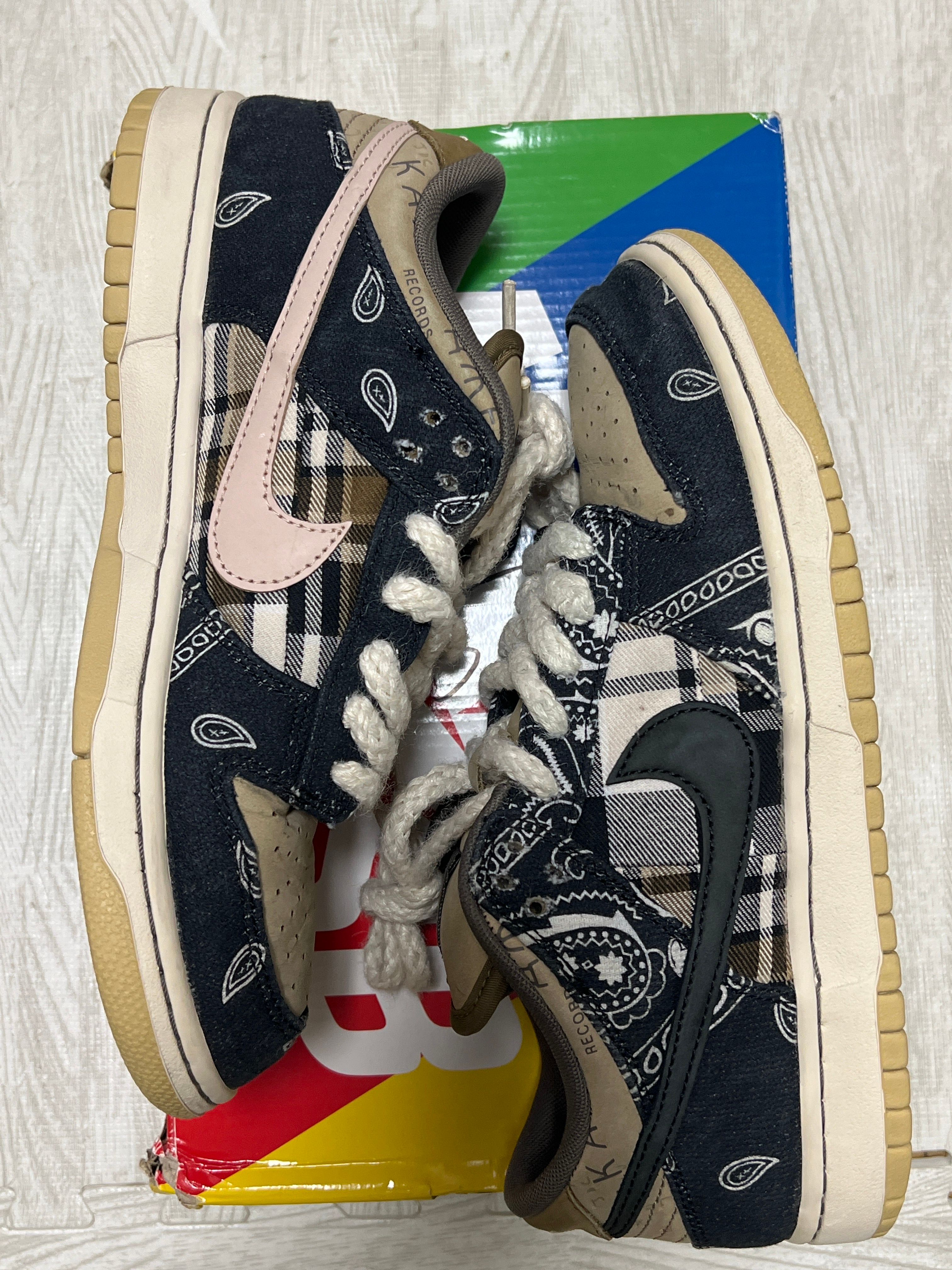 Travis Scott × Nike SB Dunk Low "Black/Parachute Beige"