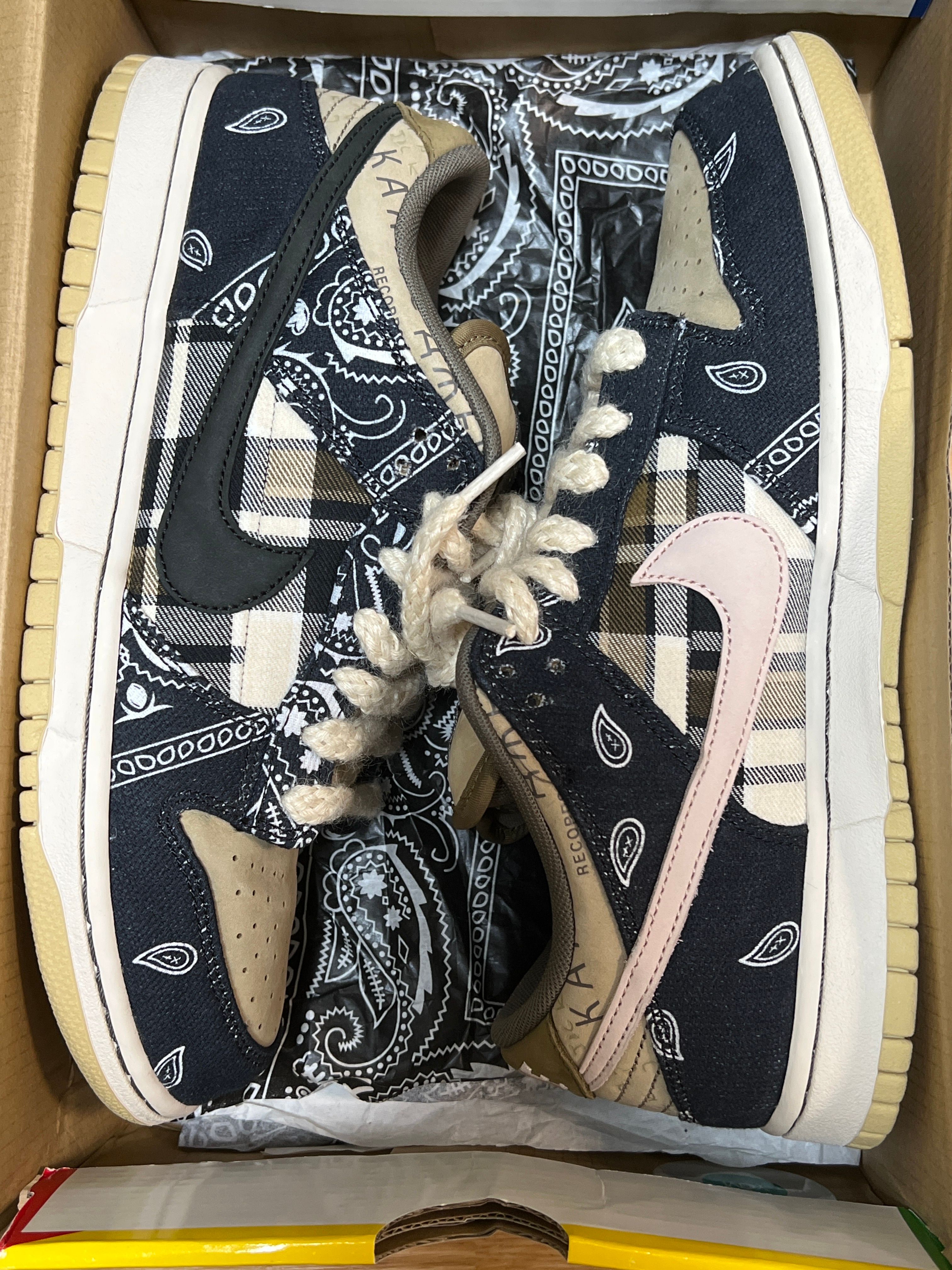 Travis Scott × Nike SB Dunk Low "Black/Parachute Beige"