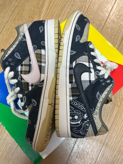 Travis Scott × Nike SB Dunk Low "Black/Parachute Beige"