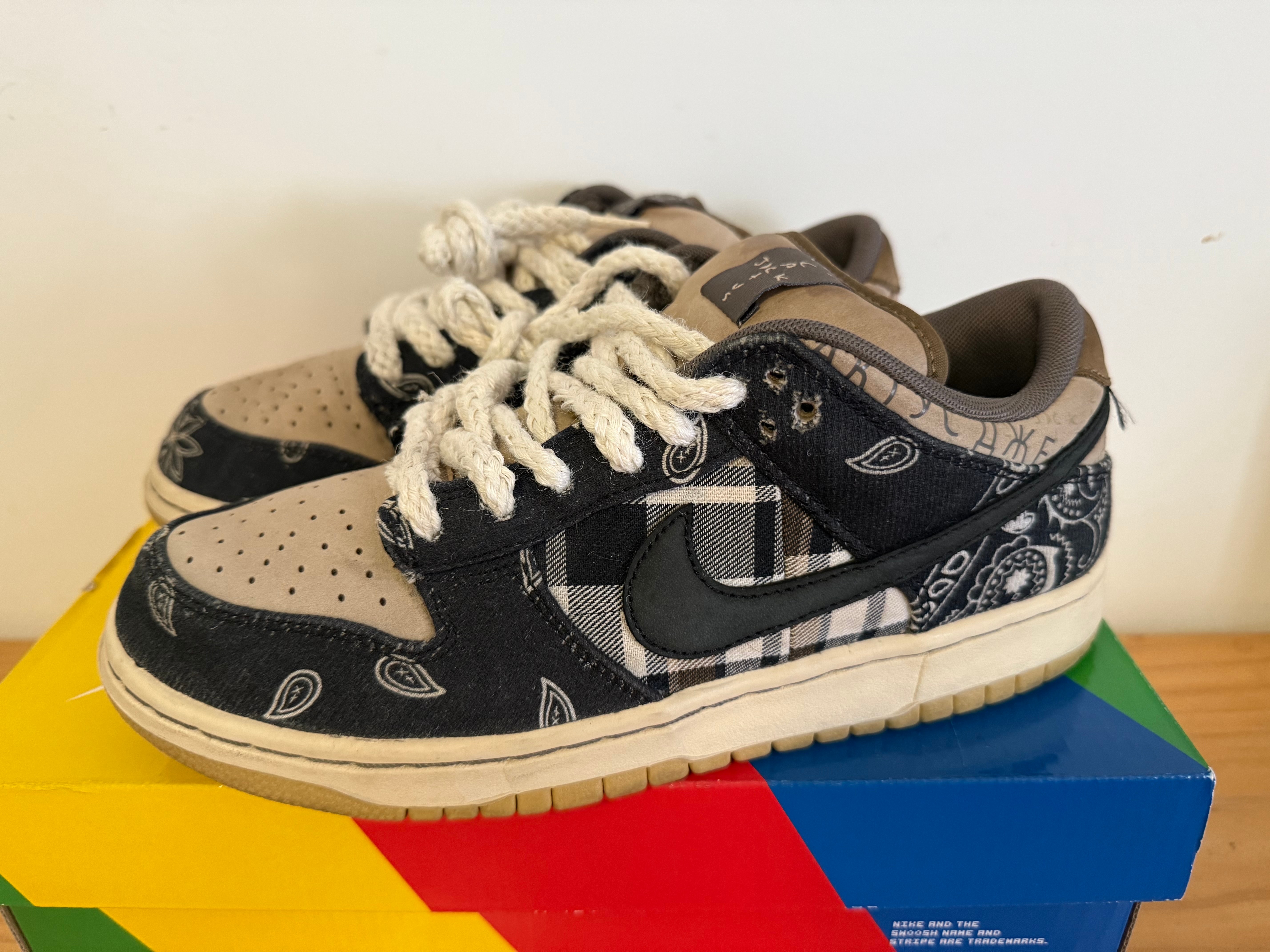 Travis Scott × Nike SB Dunk Low 