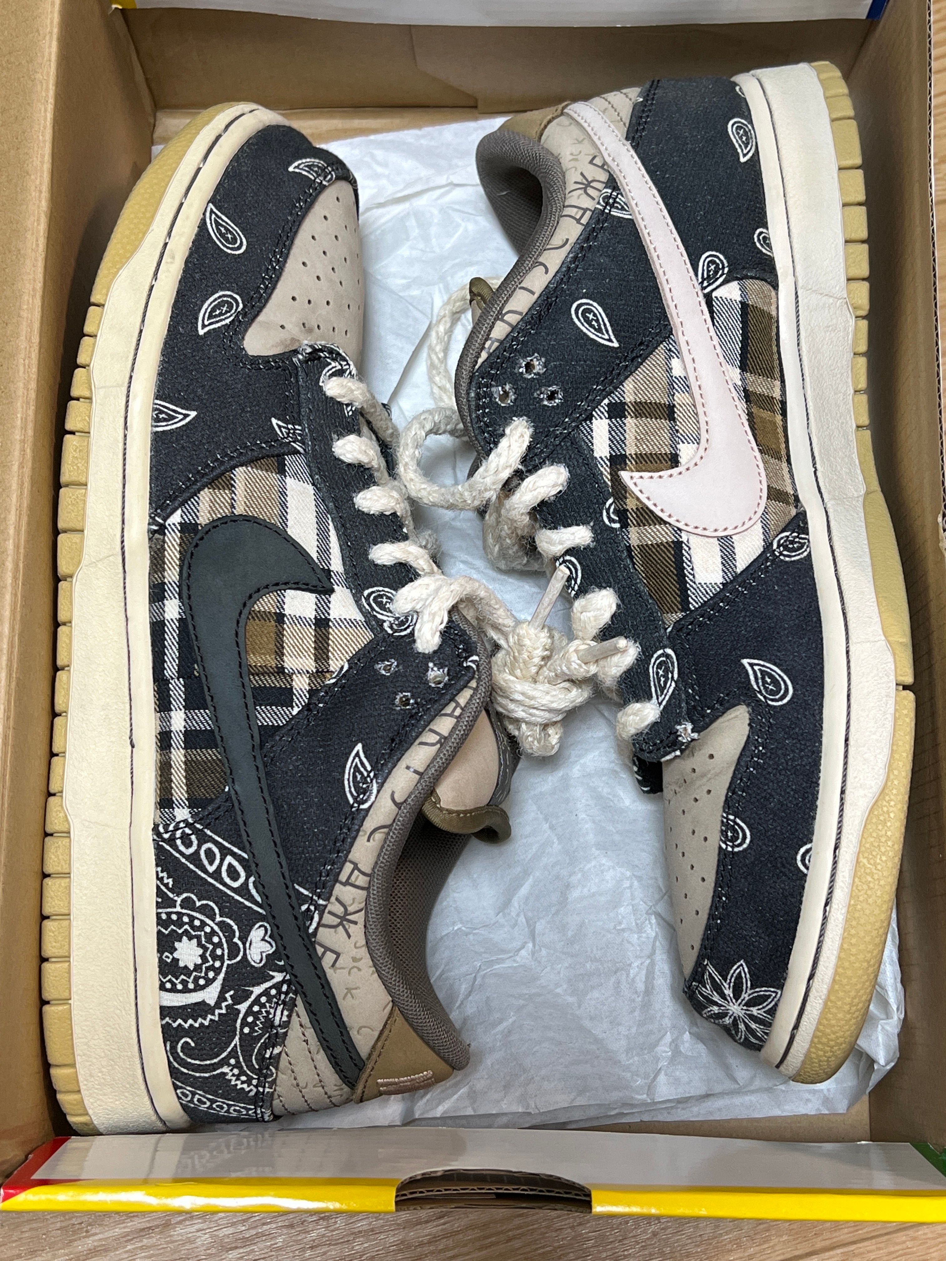 Travis Scott × Nike SB Dunk Low "Black/Parachute Beige"