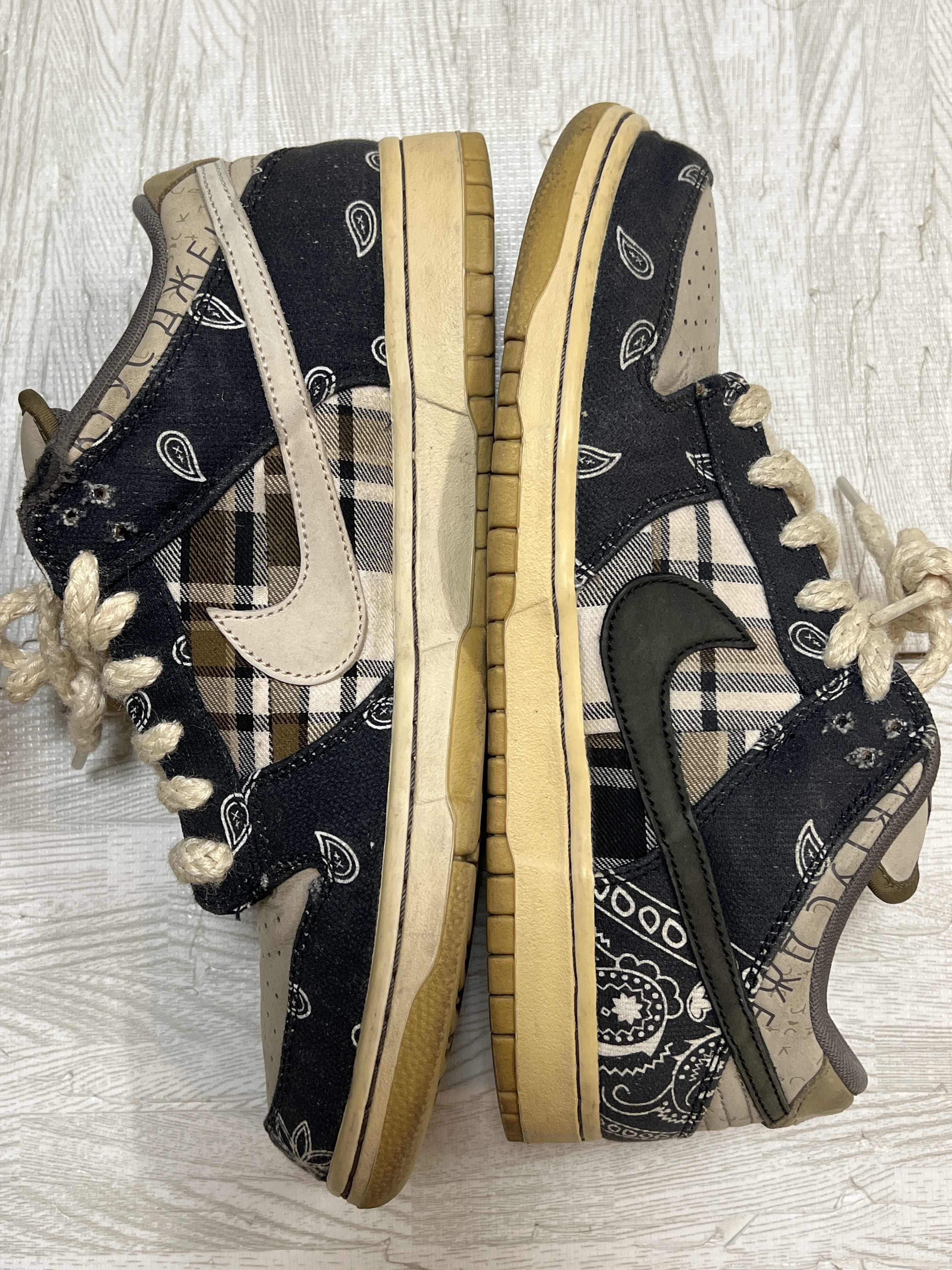 Travis Scott × Nike SB Dunk Low "Black/Parachute Beige"