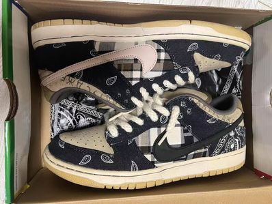Travis Scott × Nike SB Dunk Low "Black/Parachute Beige"