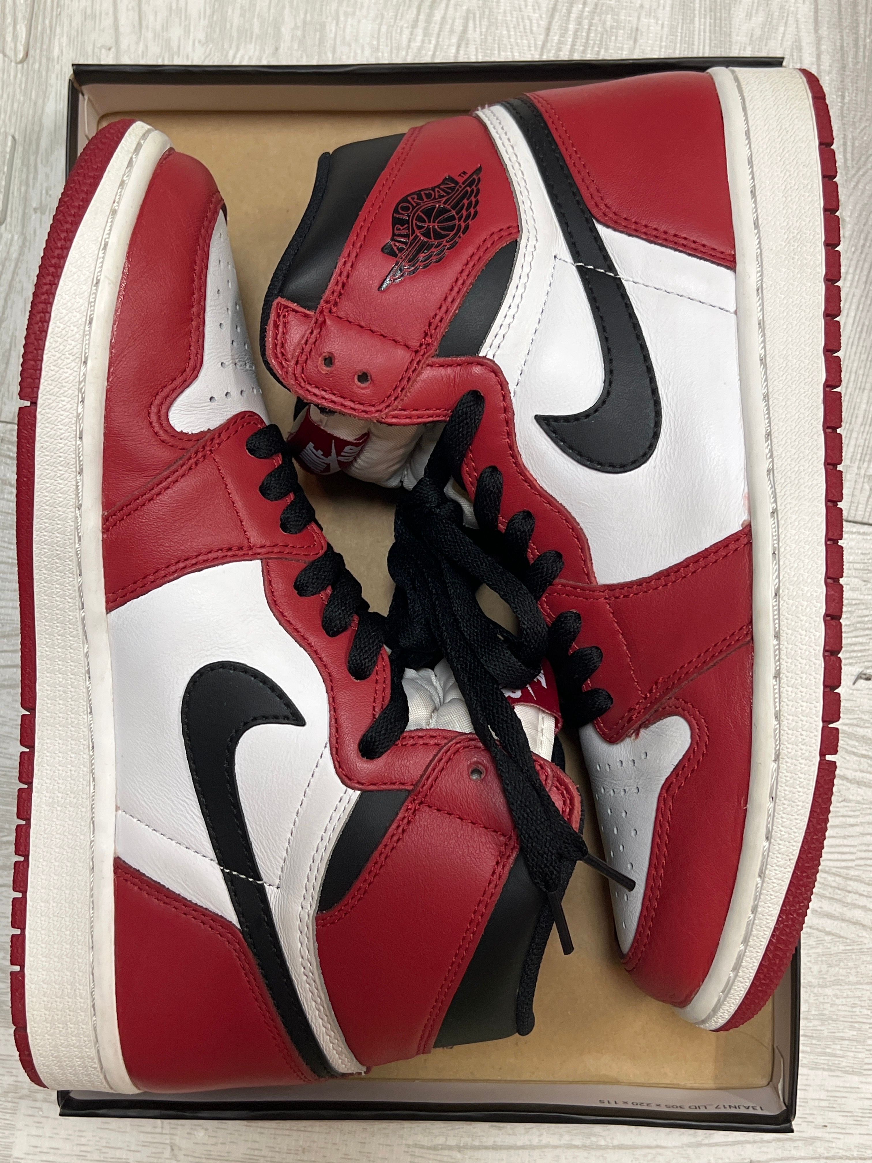 Nike Air Jordan 1 Retro High "Chicago" (2015)