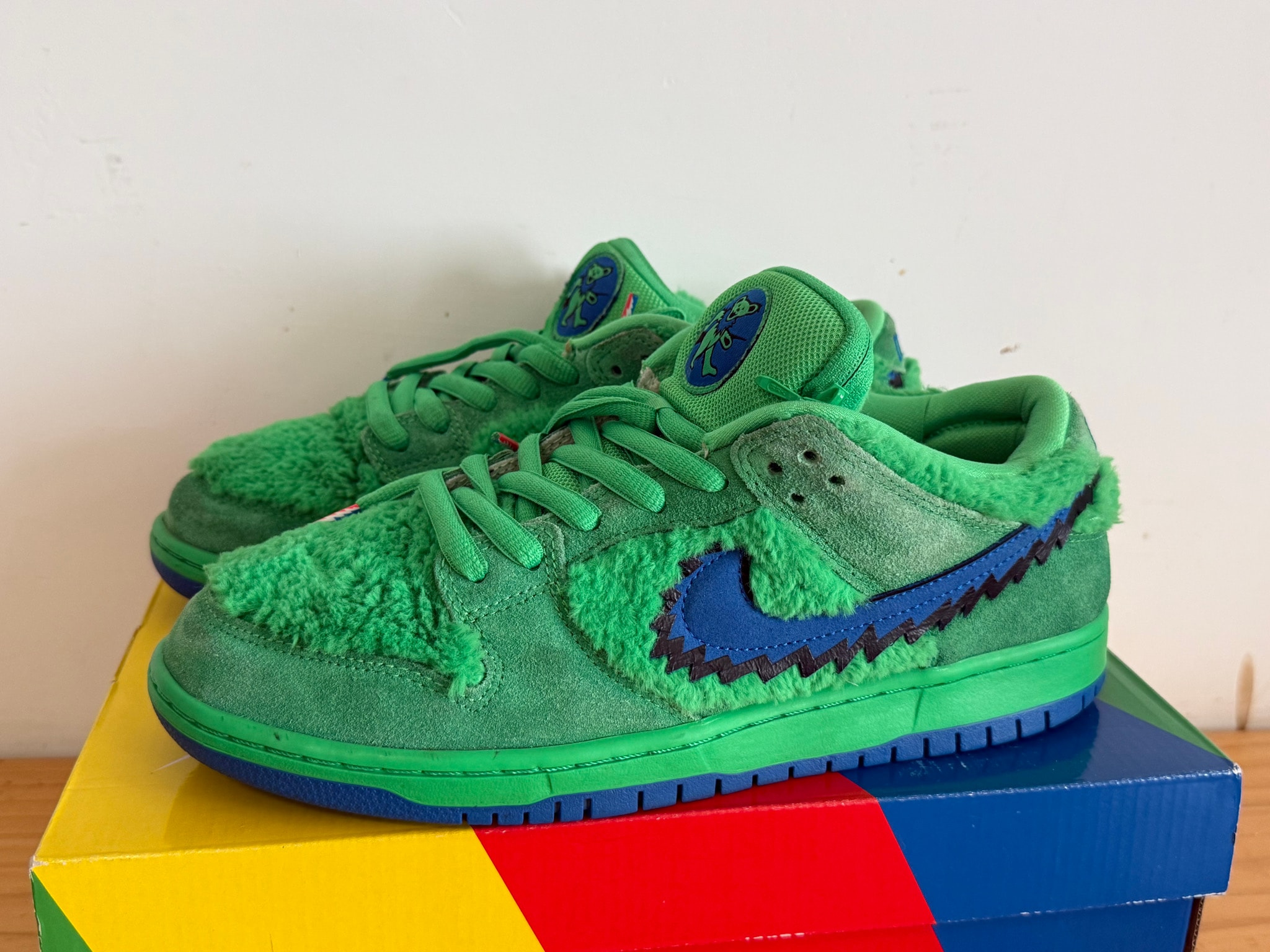 Grateful Dead × Nike SB Dunk Low "Green Bear"