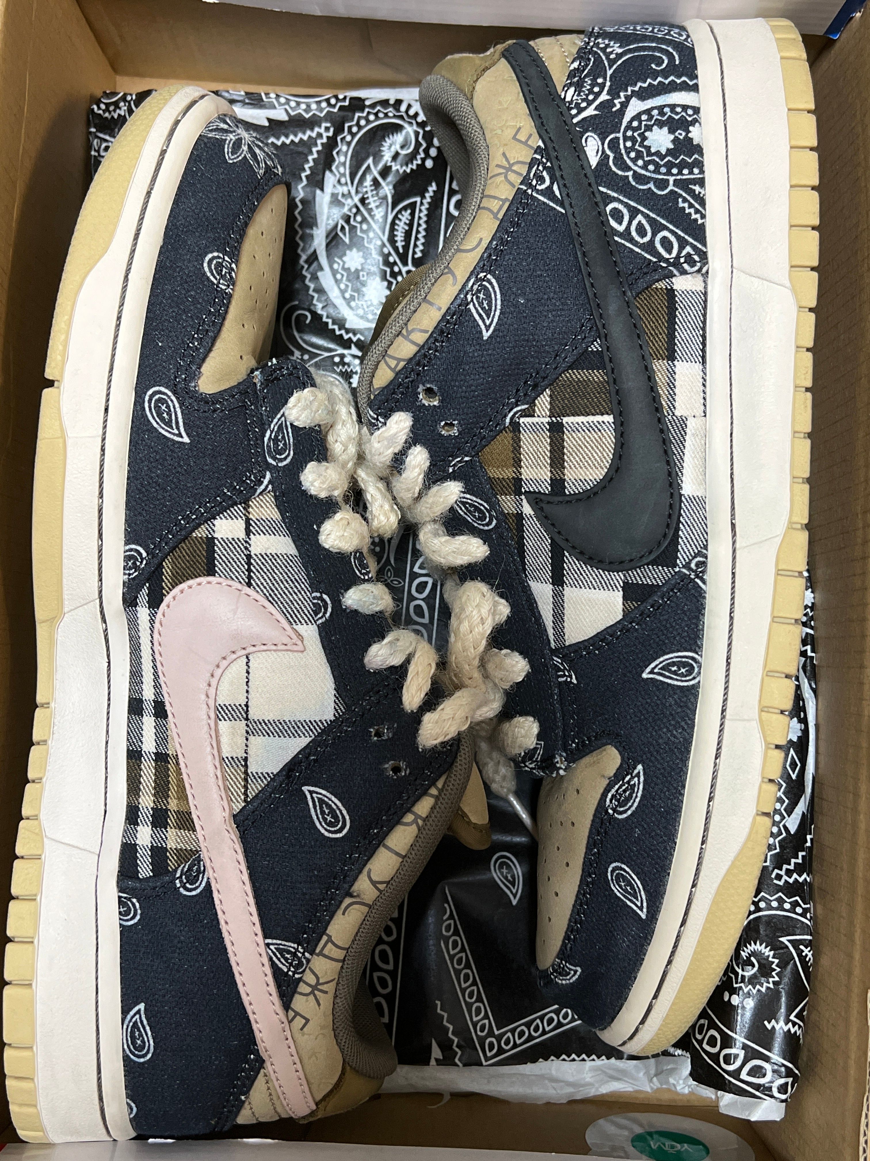 Travis Scott × Nike SB Dunk Low "Black/Parachute Beige"