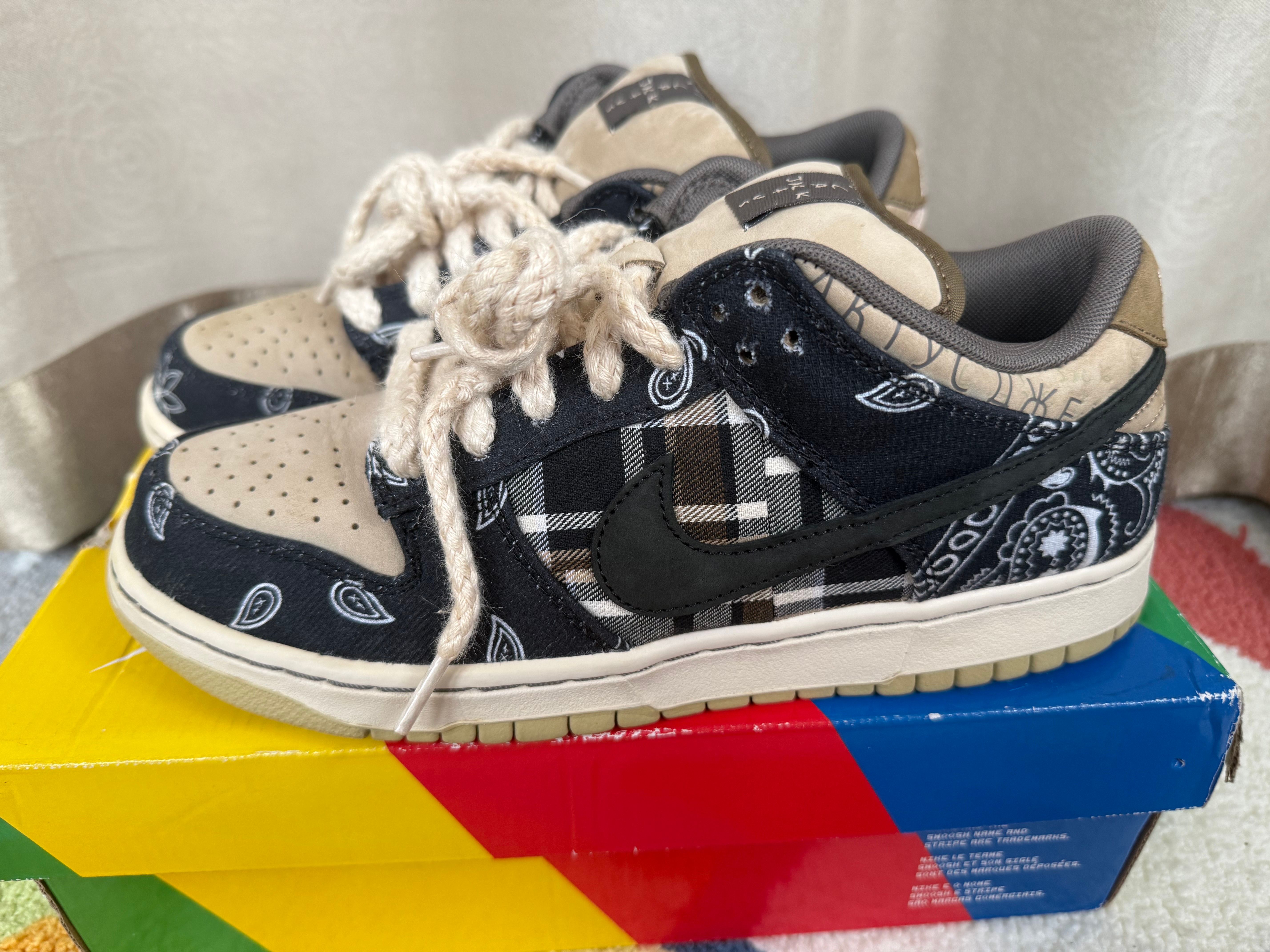 Travis Scott × Nike SB Dunk Low "Black/Parachute Beige"