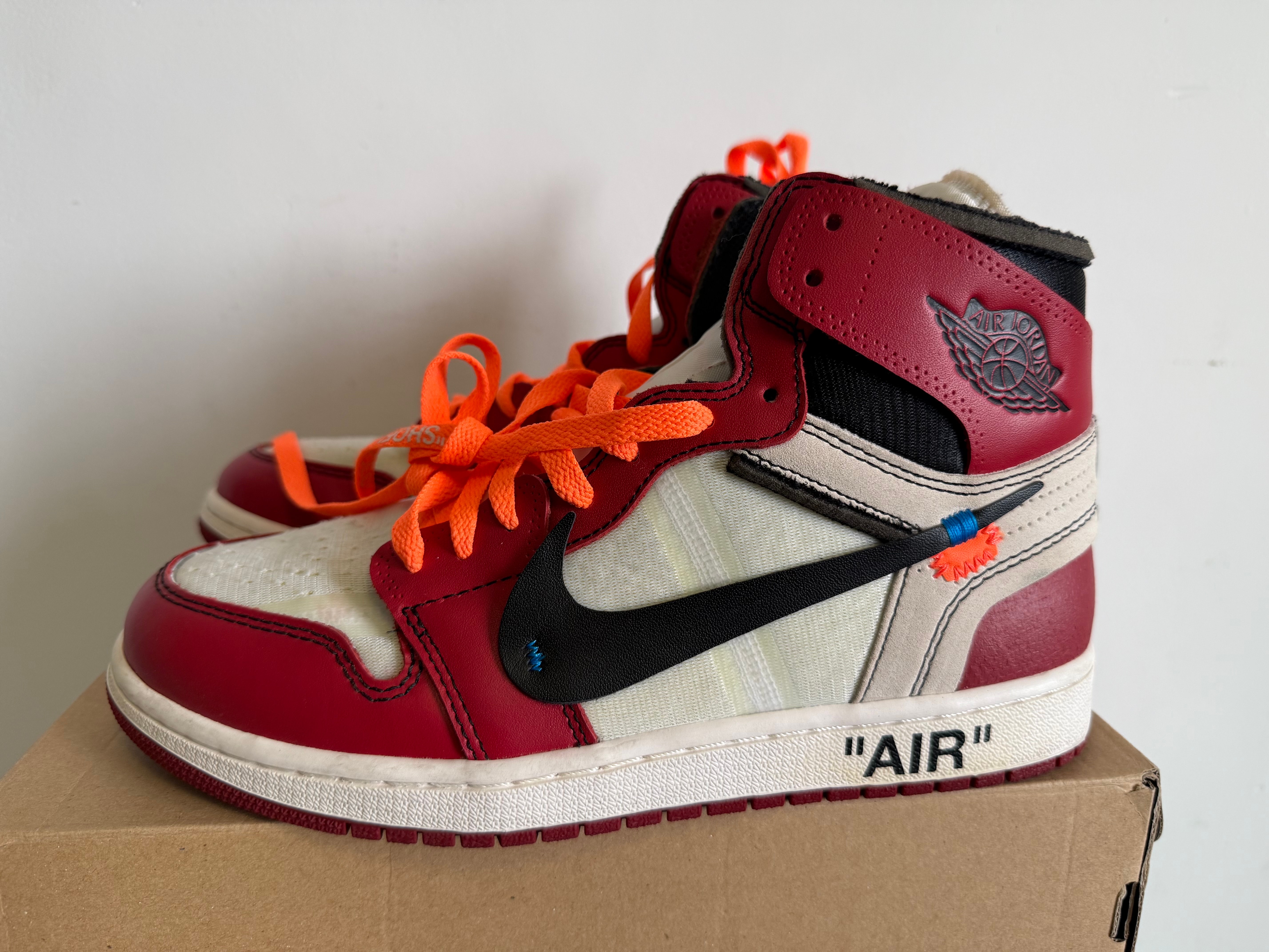 Off-White × Nike Air Jordan 1 Retro High The Ten "Chicago"