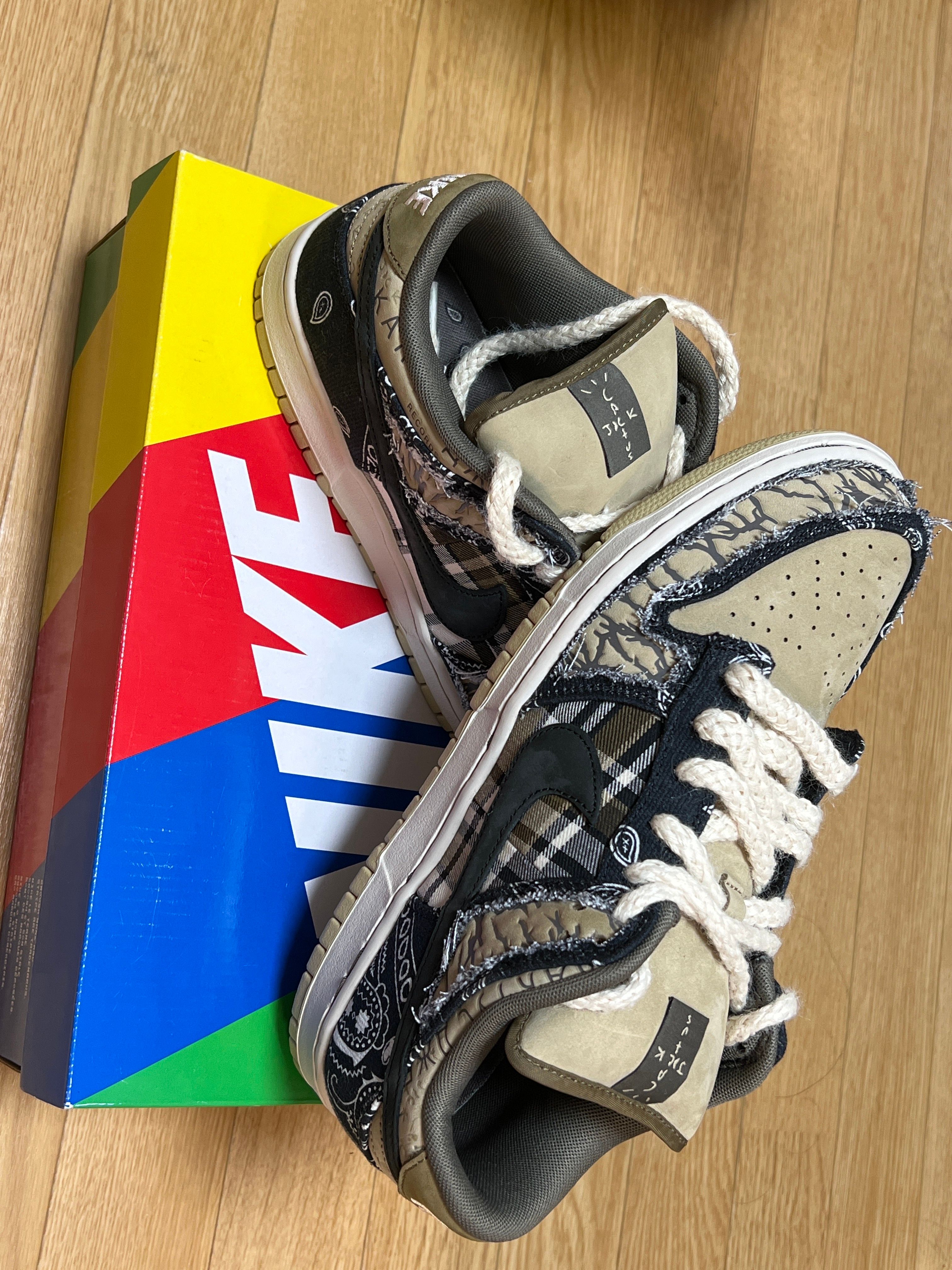 Travis Scott × Nike SB Dunk Low "Black/Parachute Beige"