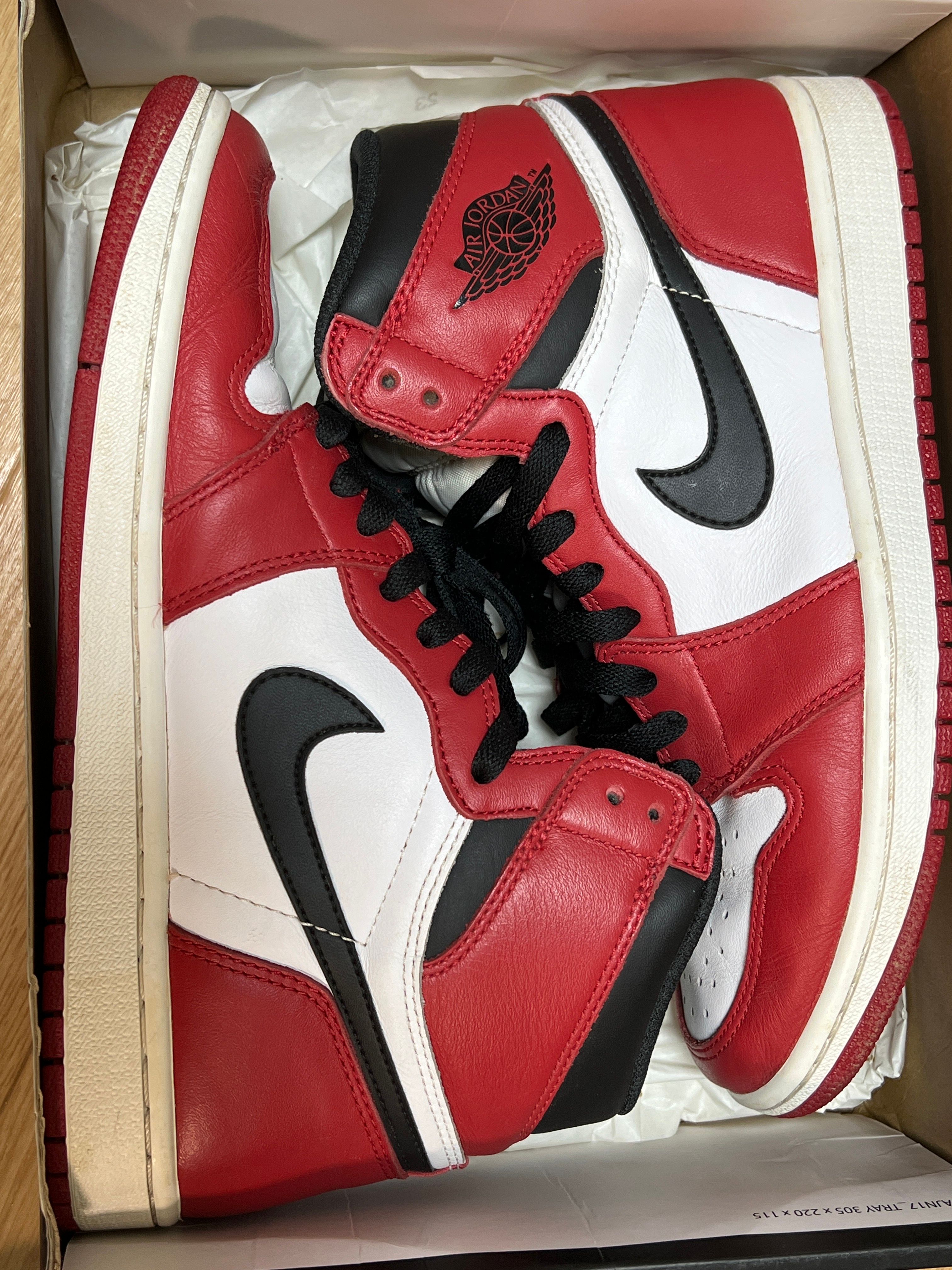 Nike Air Jordan 1 Retro High "Chicago" (2015)