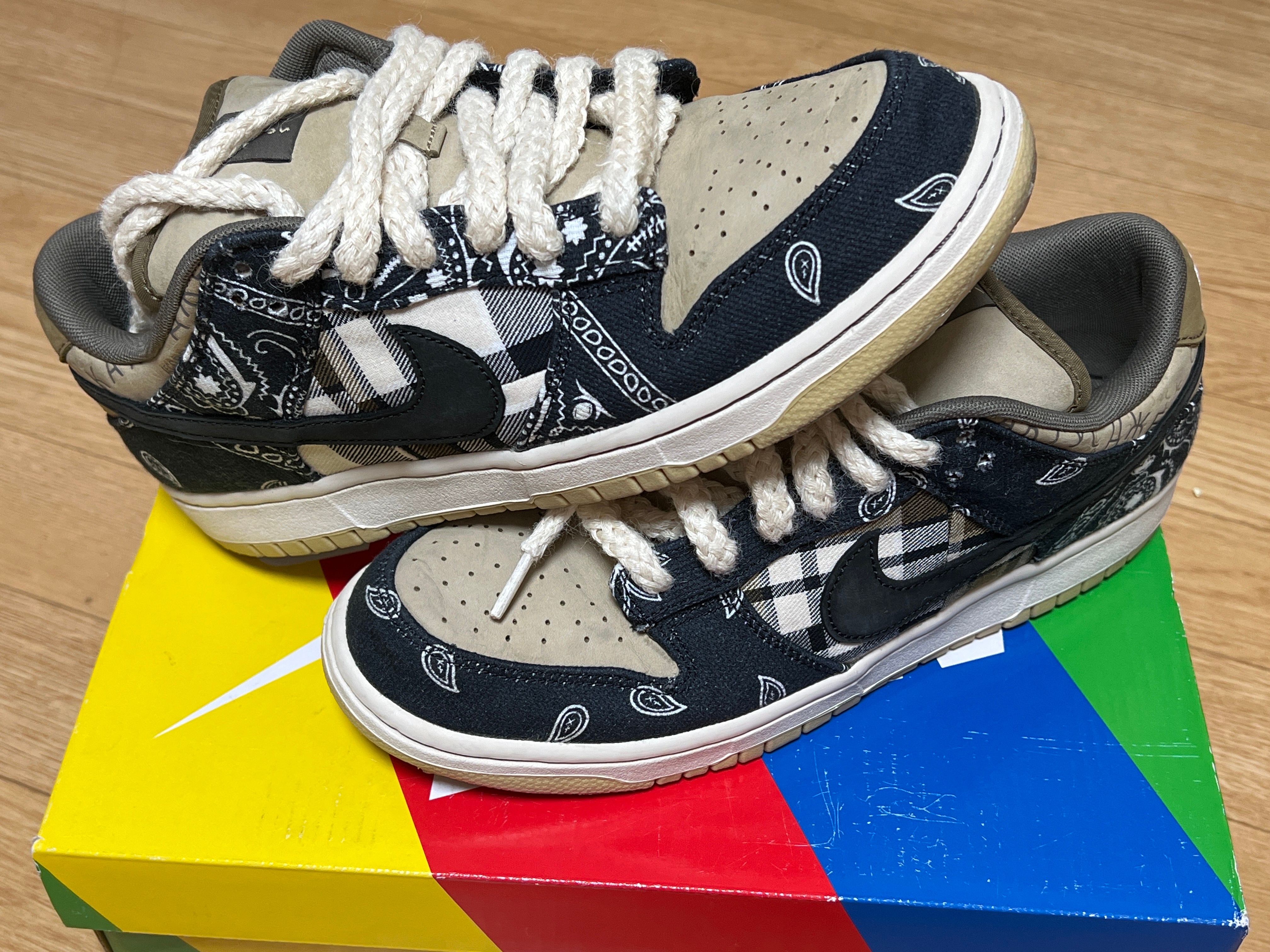 Travis Scott × Nike SB Dunk Low "Black/Parachute Beige"