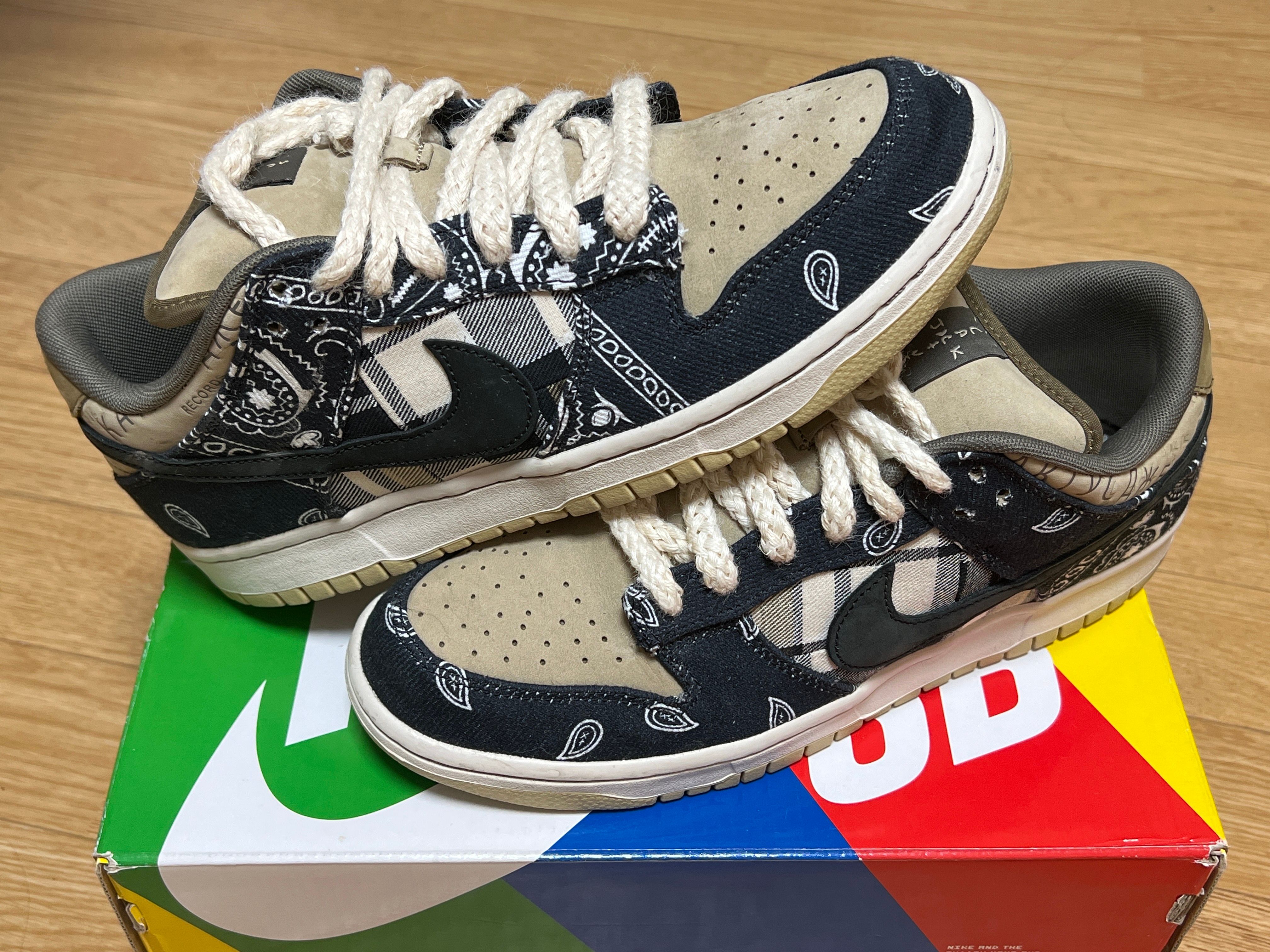 Travis Scott × Nike SB Dunk Low "Black/Parachute Beige"