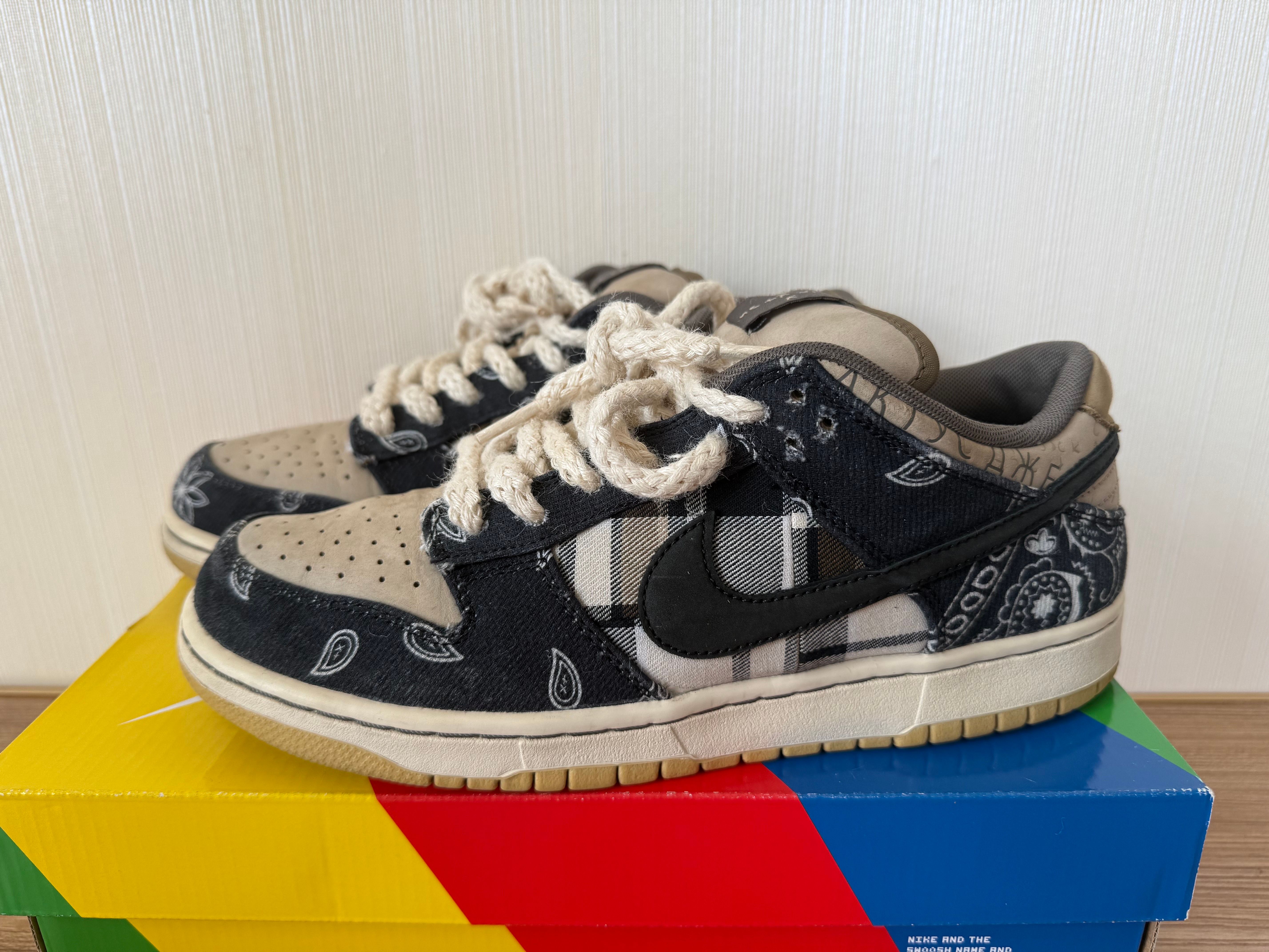 Travis Scott × Nike SB Dunk Low "Black/Parachute Beige"