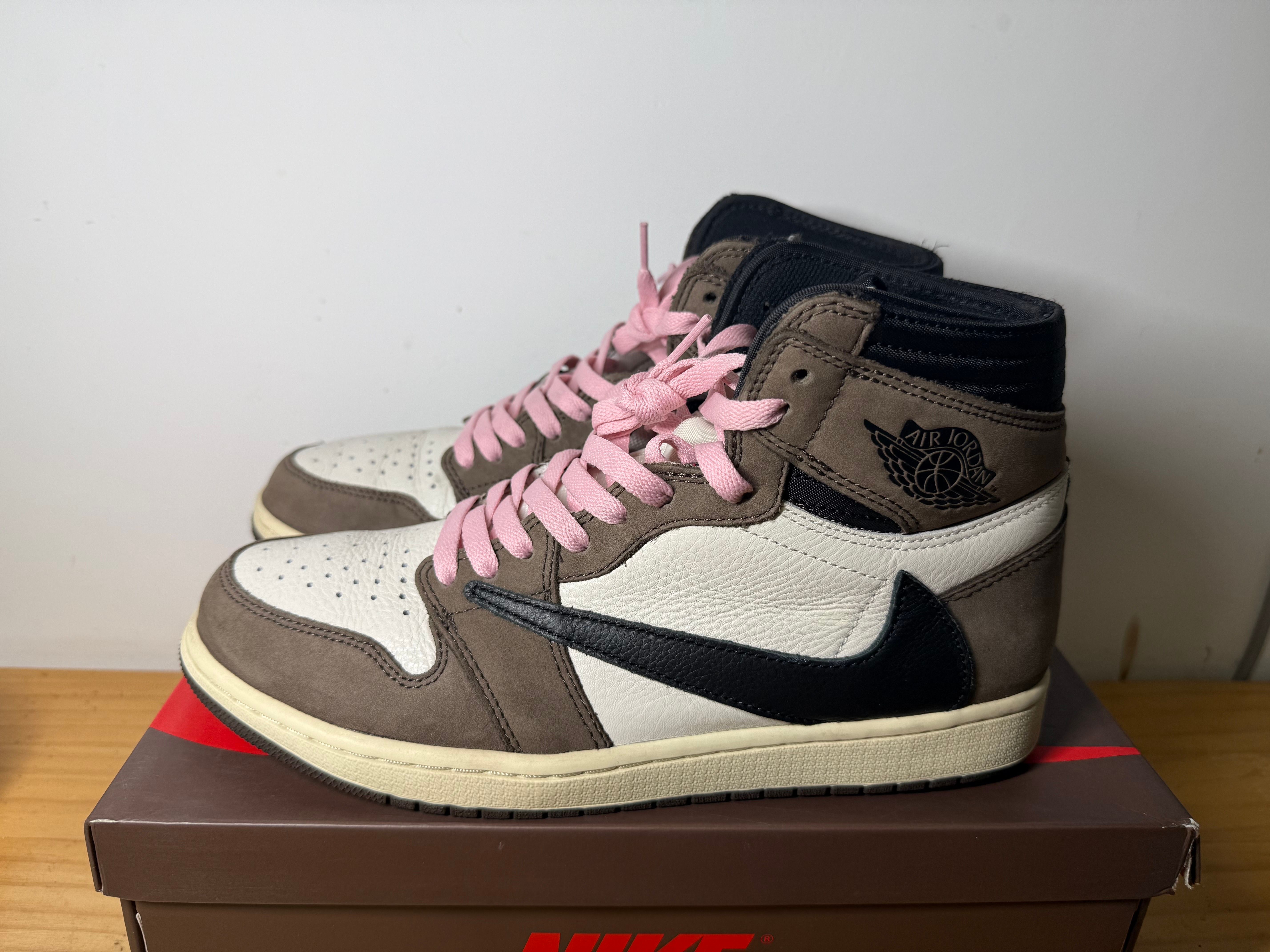 Travis Scott × Nike Air Jordan 1 Retro High OG TS SP "Sail/Dark Mocha"
