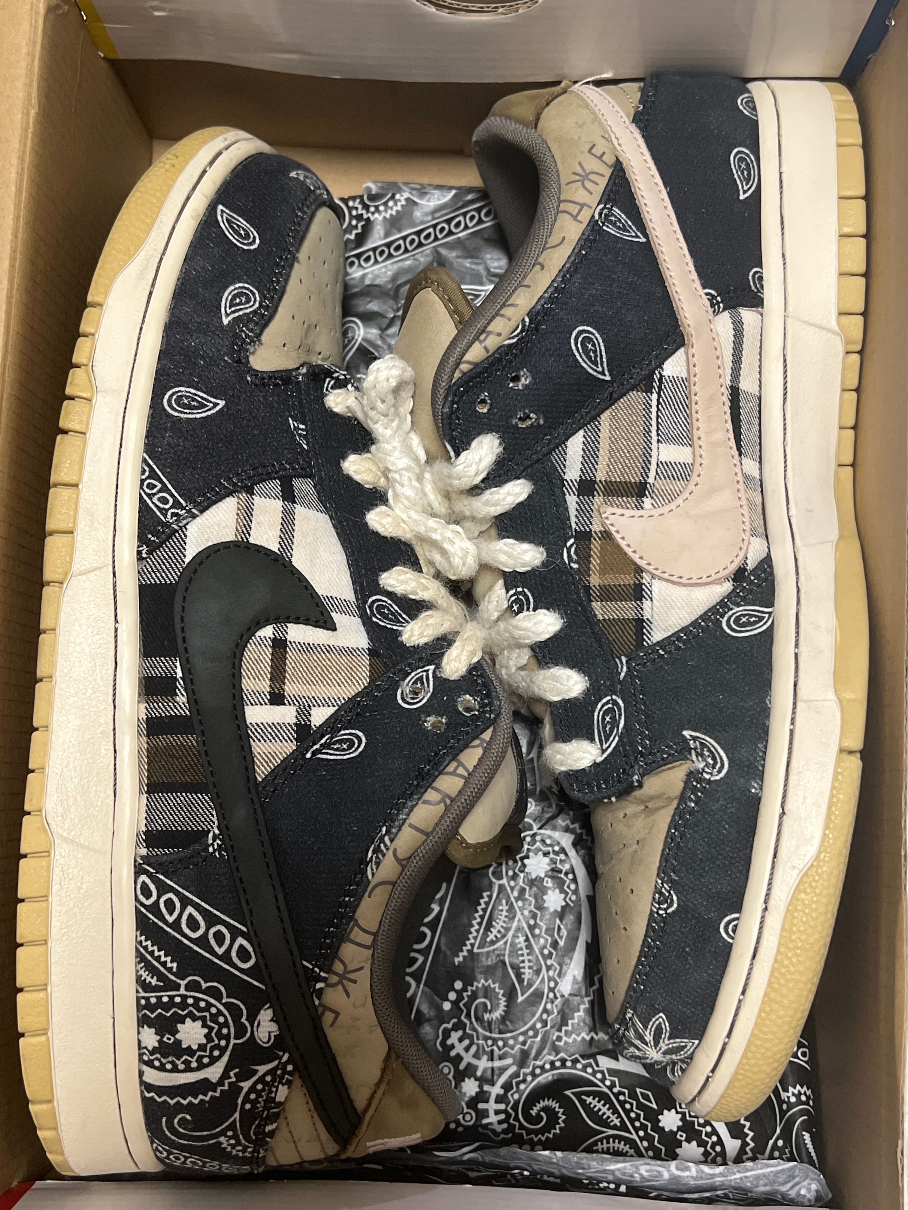 Travis Scott × Nike SB Dunk Low "Black/Parachute Beige"