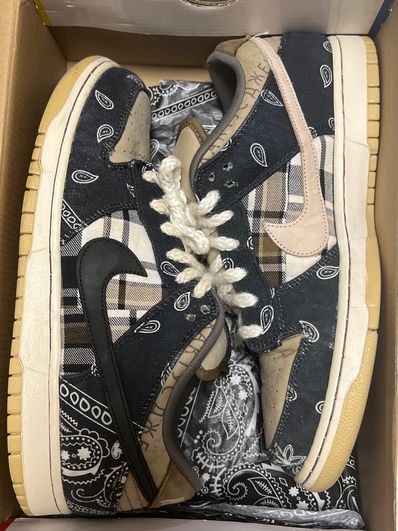 Travis Scott × Nike SB Dunk Low "Black/Parachute Beige"