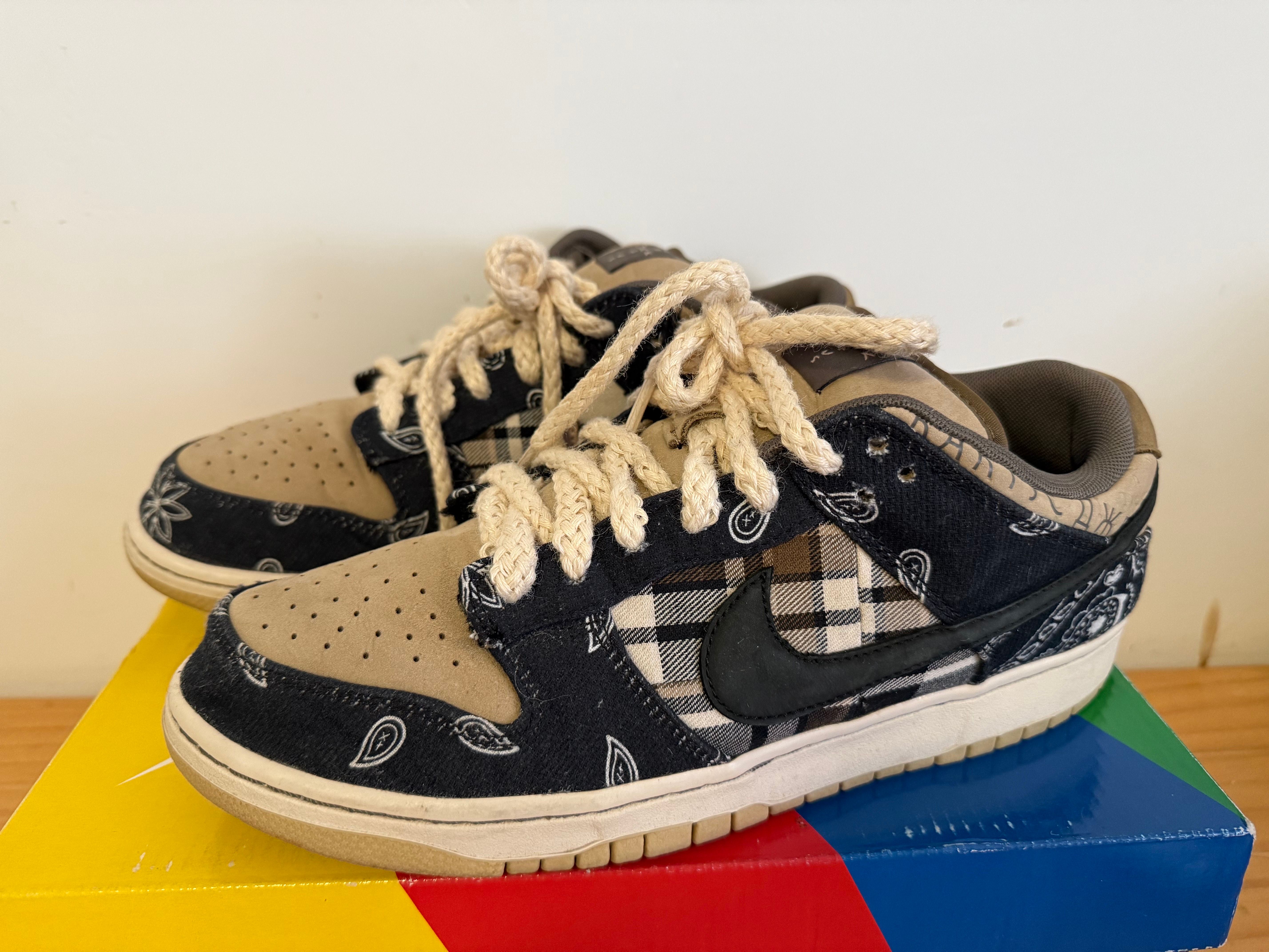 Travis Scott × Nike SB Dunk Low "Black/Parachute Beige"