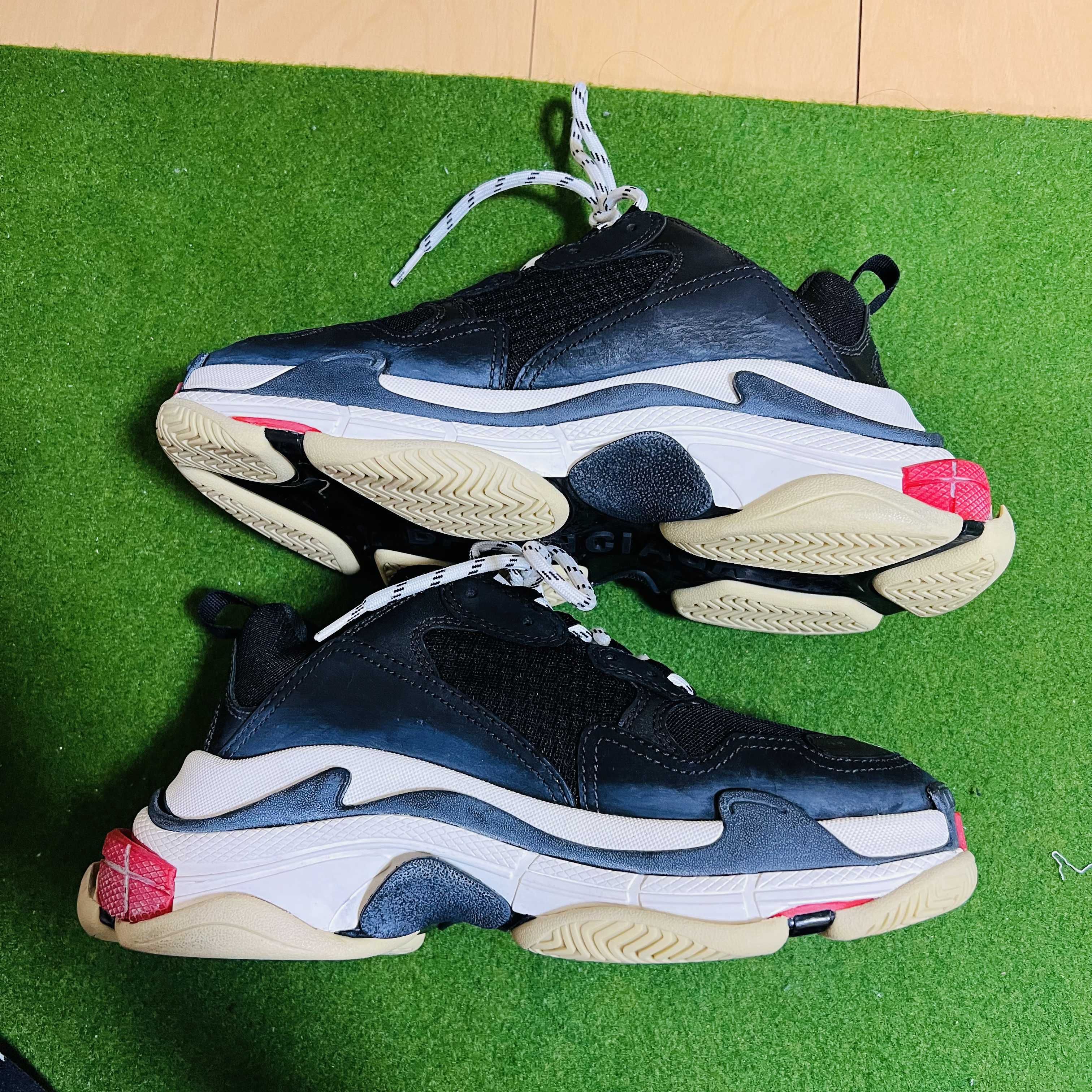 BALENCIAGA Triple S "Black/Red"