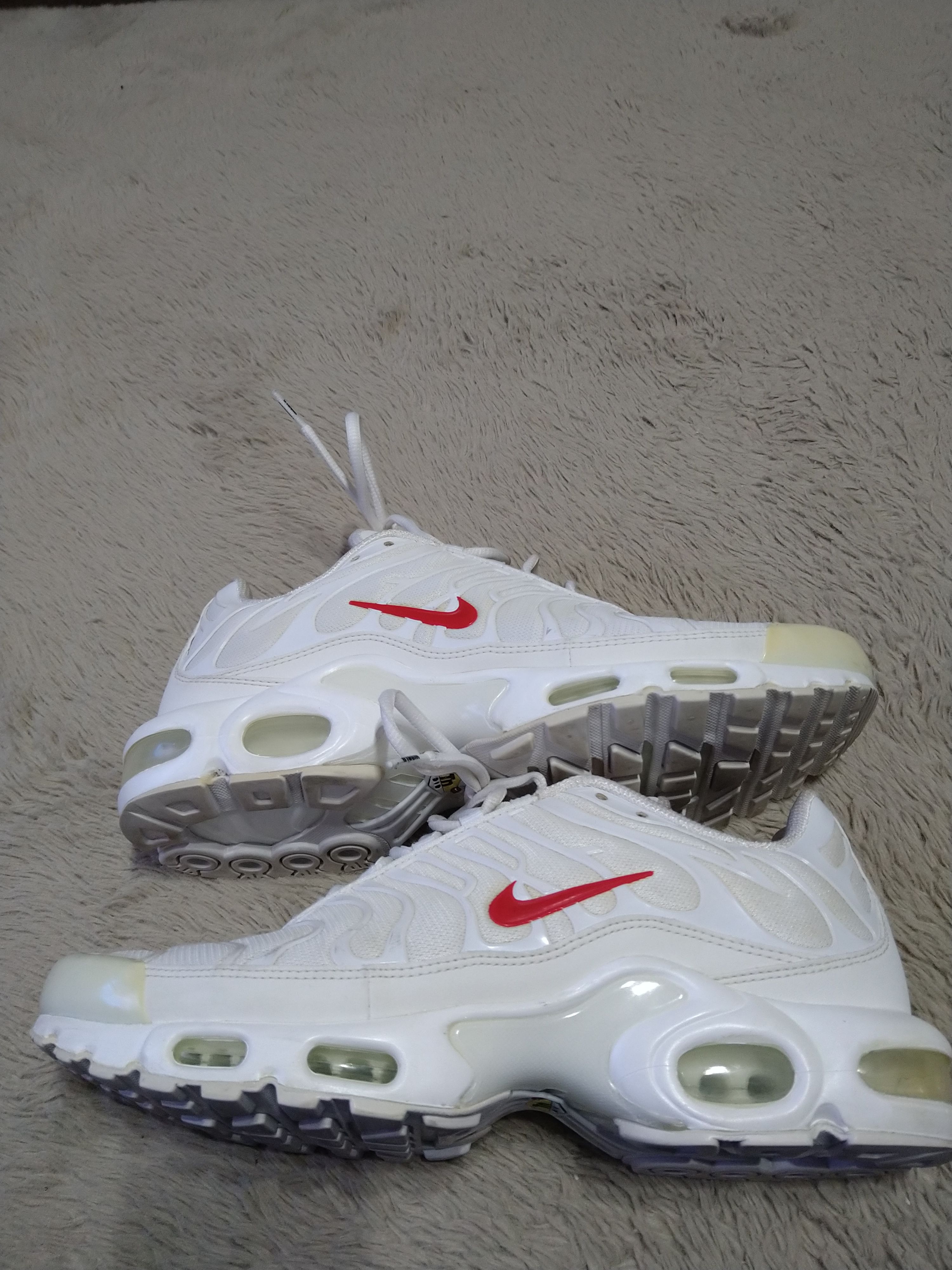Supreme x Nike Air Max Plus TN "White/Speed Red"