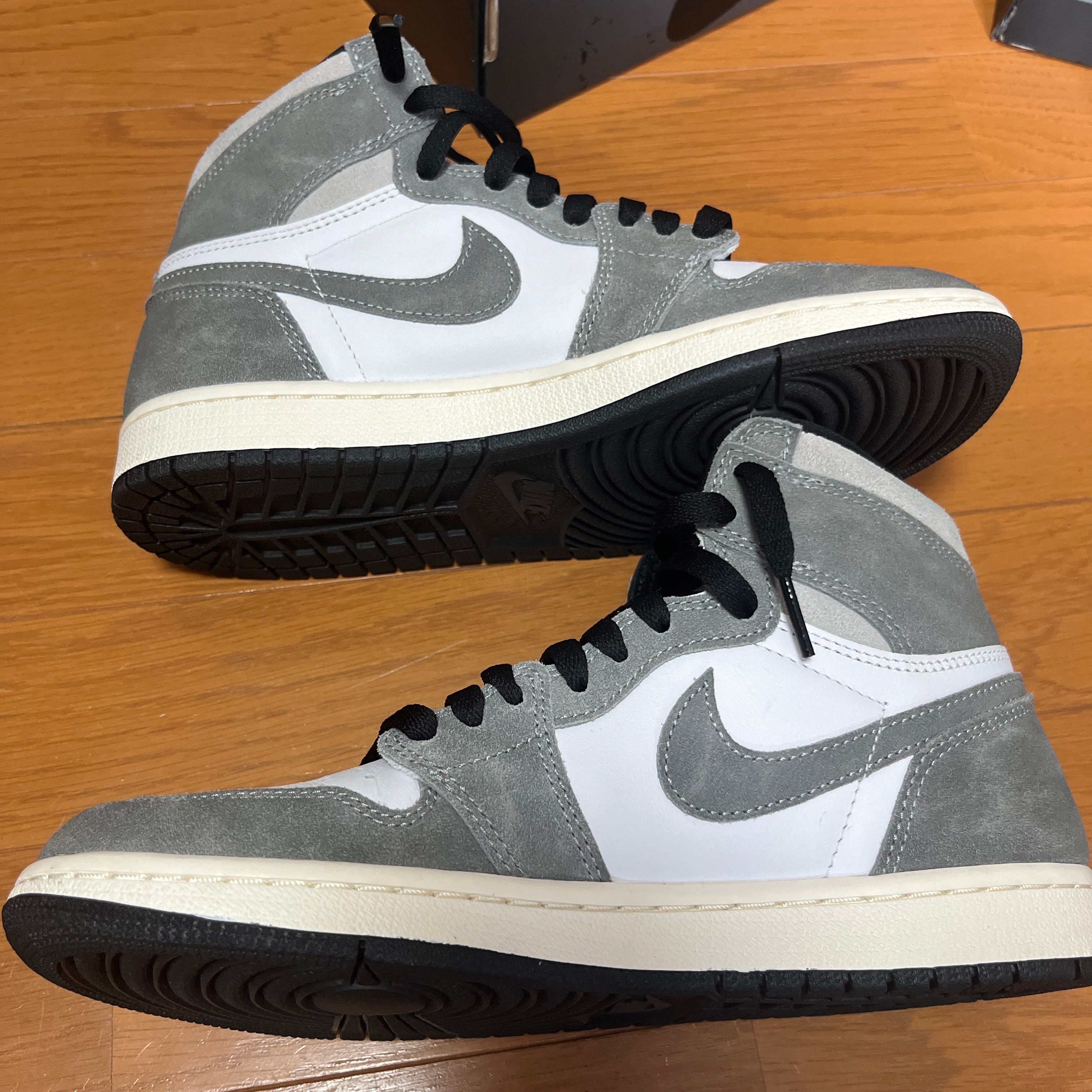 Nike Air Jordan 1 Retro High OG "Black and Smoke Grey"
