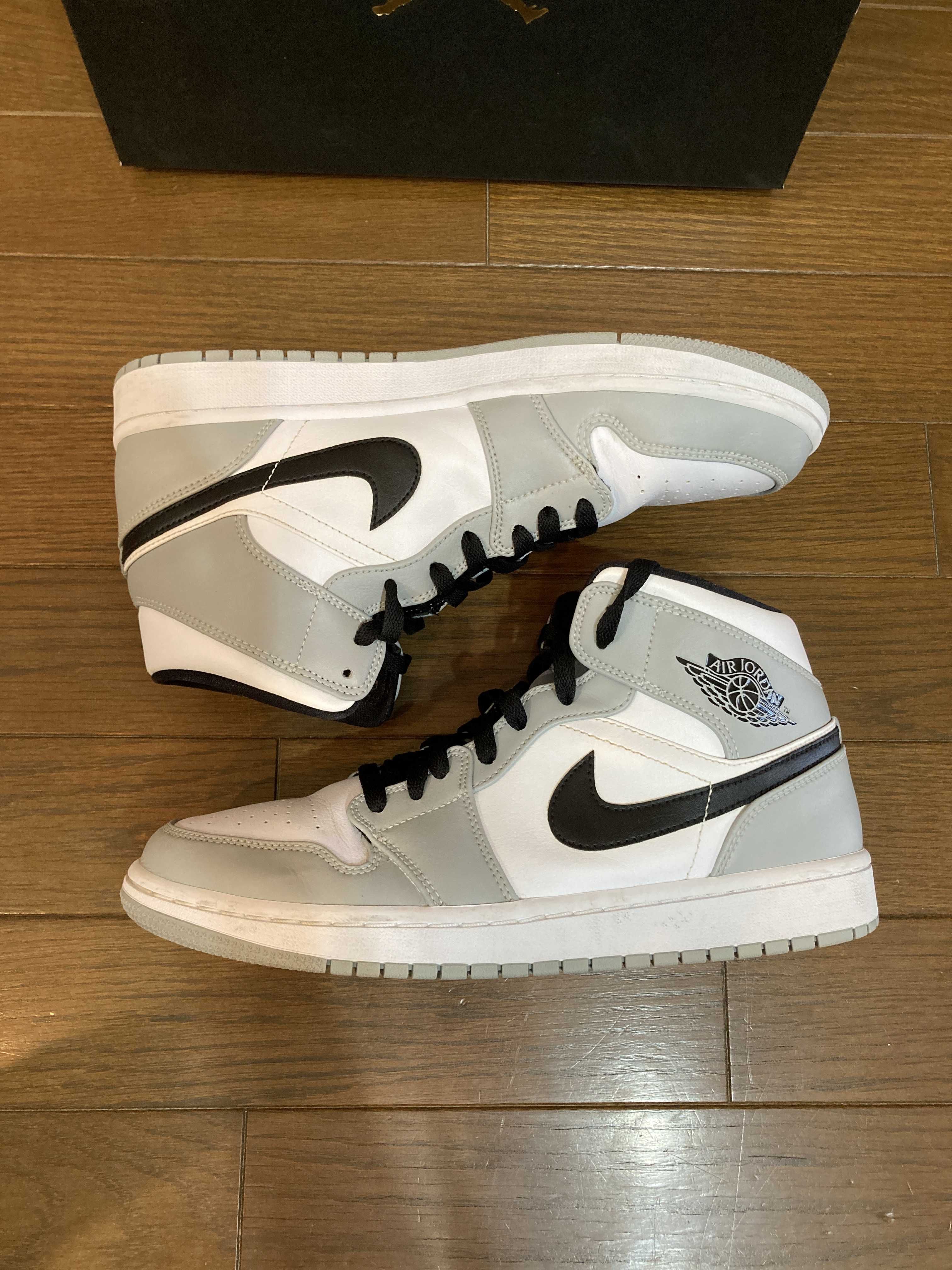 Nike Air Jordan 1 Mid "Light Smoke Grey/White/Black"
