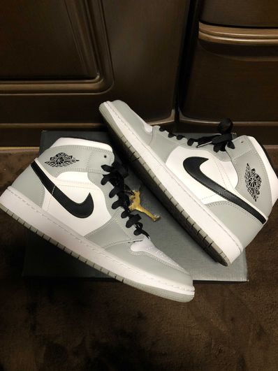 Nike Air Jordan 1 Mid "Light Smoke Grey/White/Black"