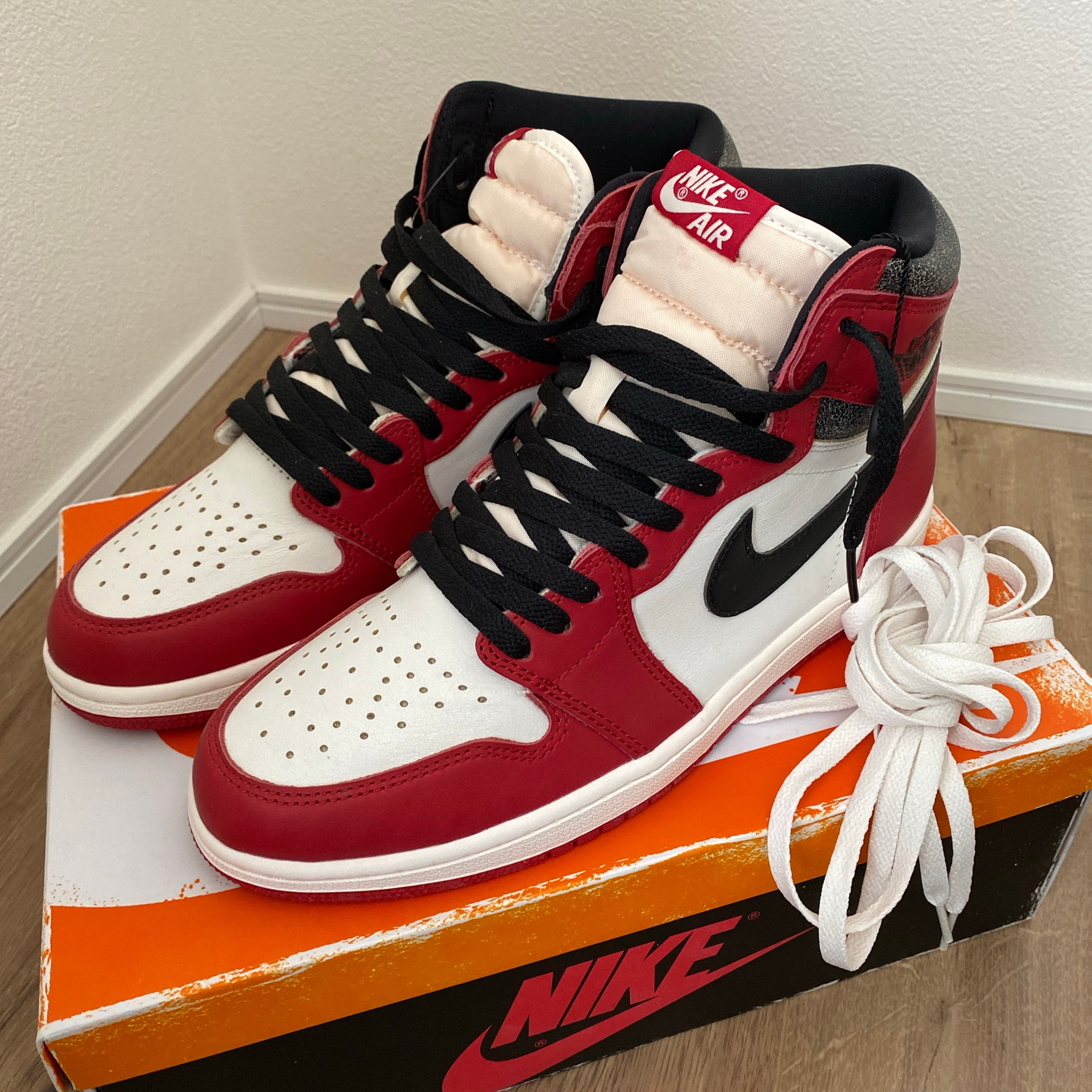 Nike Air Jordan 1 High OG "Lost & Found/Chicago"