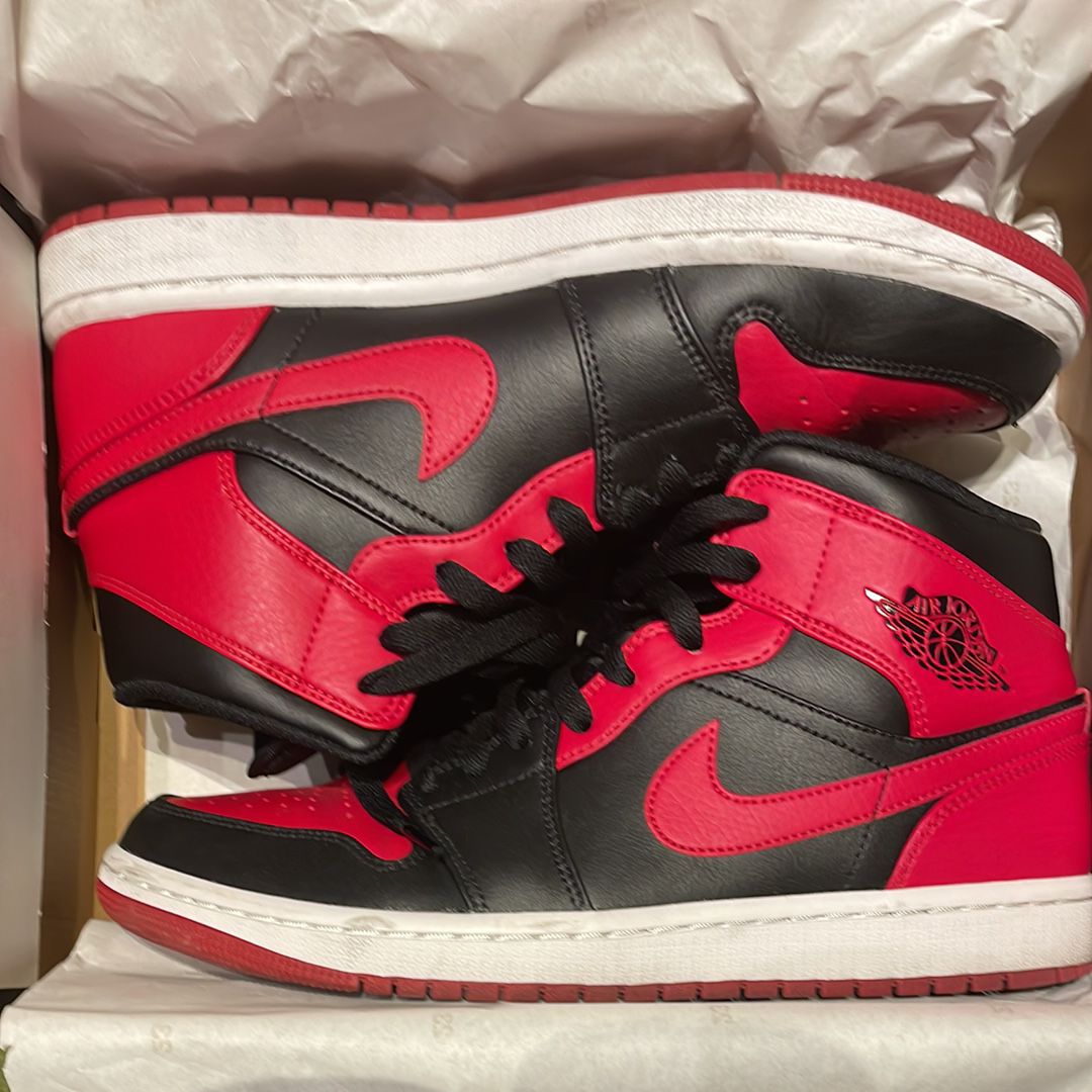Nike Air Jordan 1 Mid "Bred"