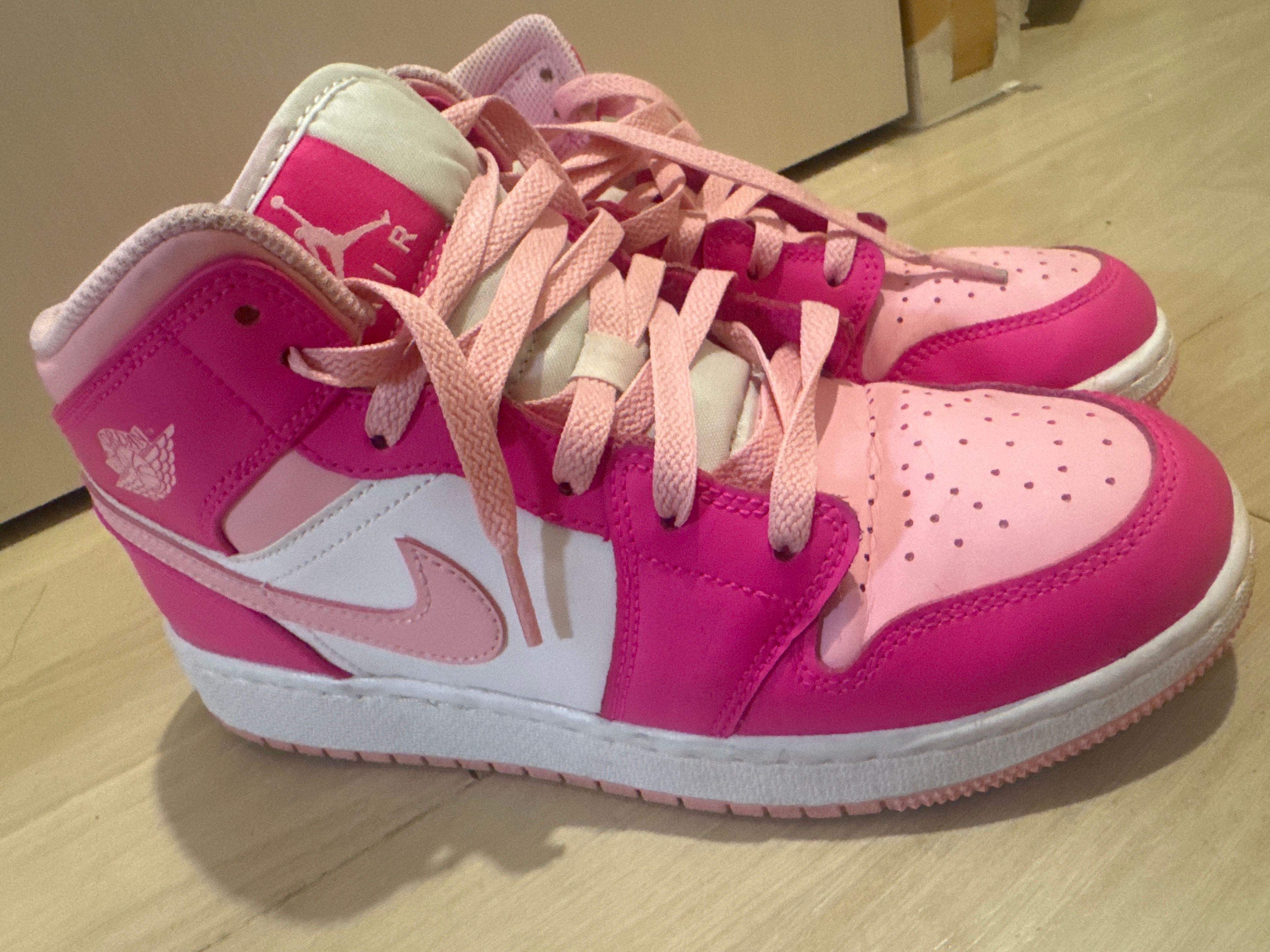 Nike GS Air Jordan 1 Mid "Medium Soft Pink"