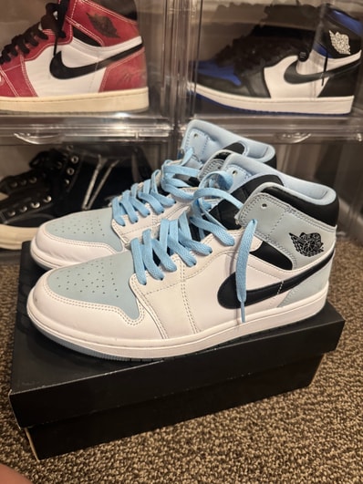 Nike Air Jordan 1 Mid "Ice Blue Nubuck"
